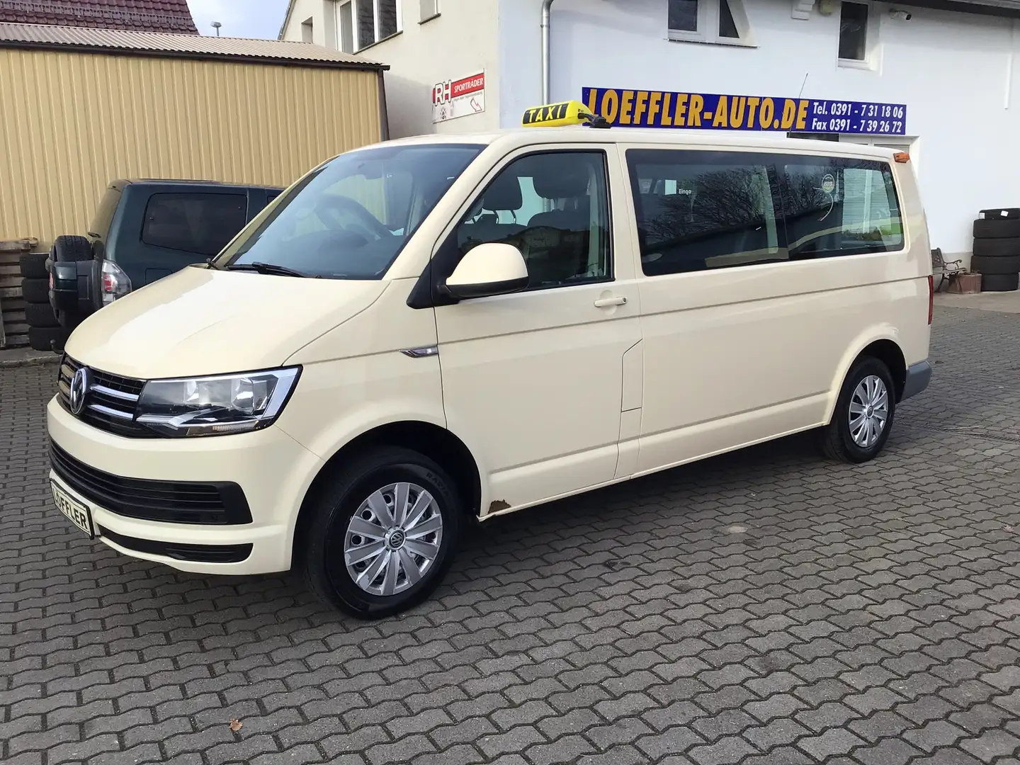Volkswagen T6 Caravelle Caravelle Comfortline lang 9 Sitze Beige - 1