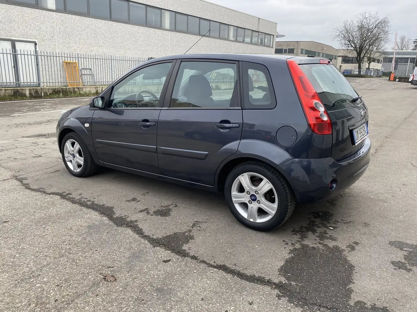 Ford Fiesta 5p 1.4 16v Titanium Gpl - 2
