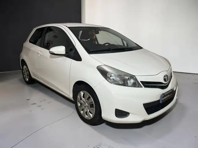 Toyota Yaris Yaris III 2011 3p 1.0 Active