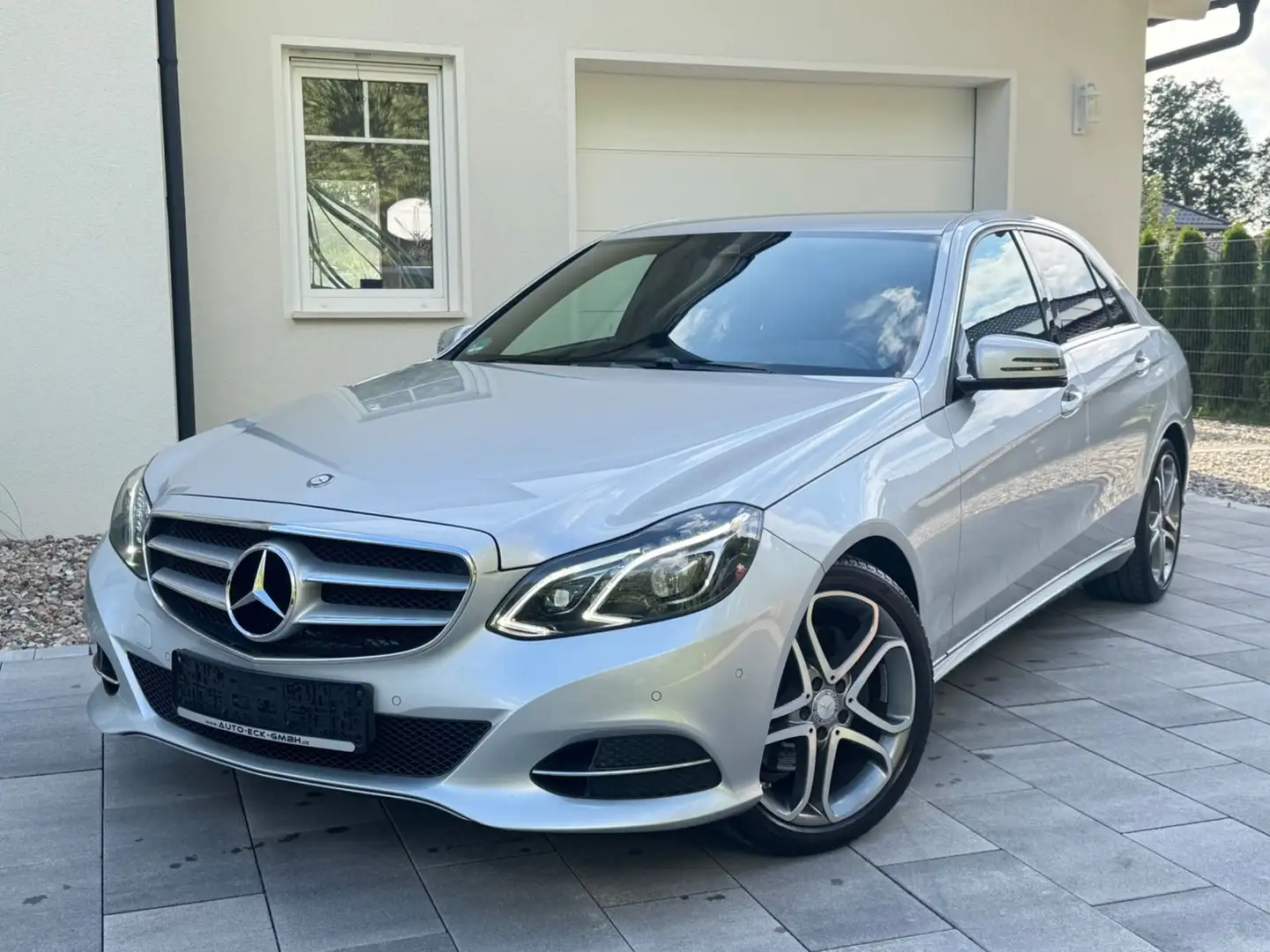 Mercedes-Benz E 200 CGI 7G-T Avantgarde / LED / Leder / Navi Zilver - 1