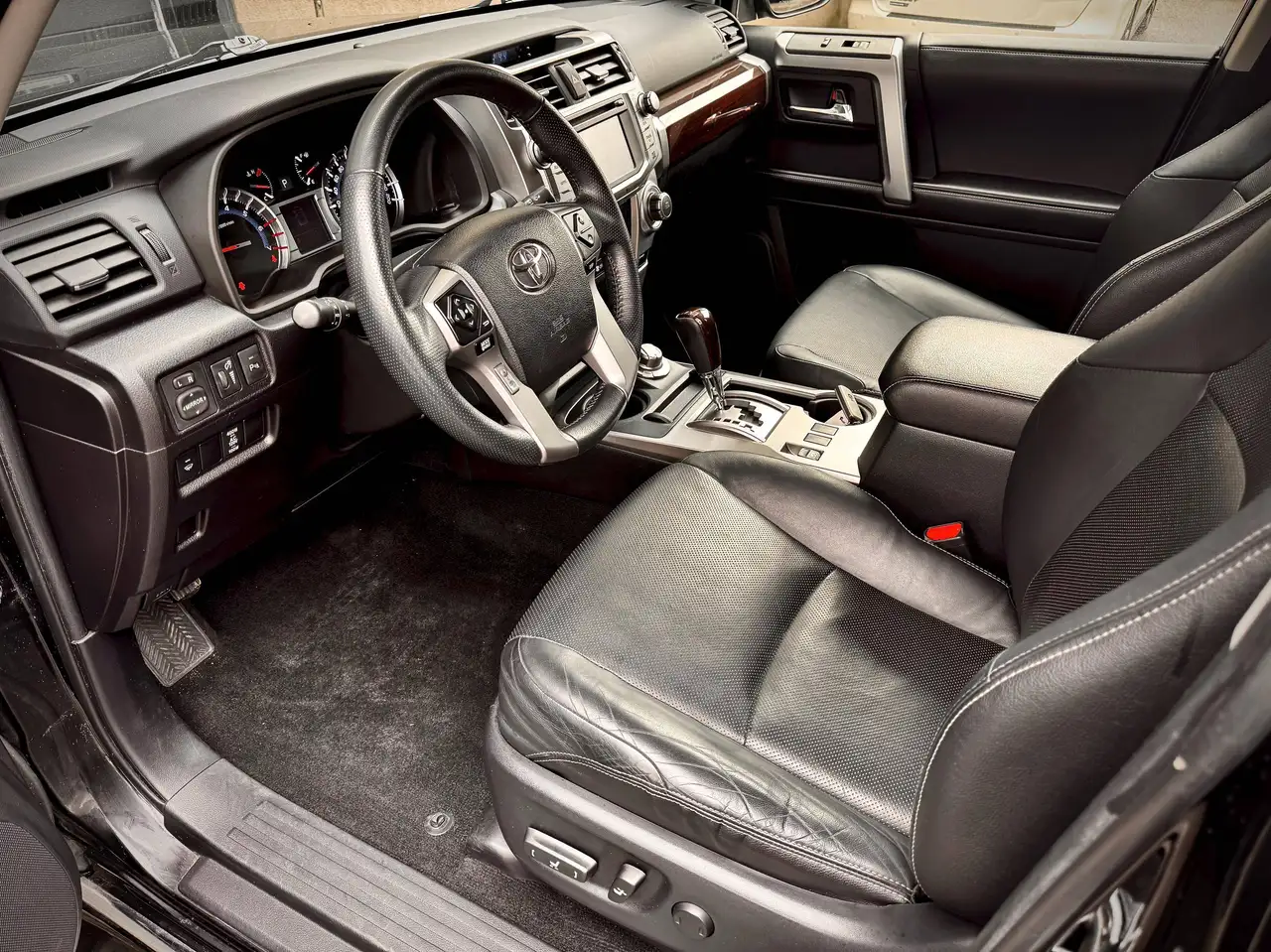 Toyota 4-Runner снимка Toyota 4-Runner