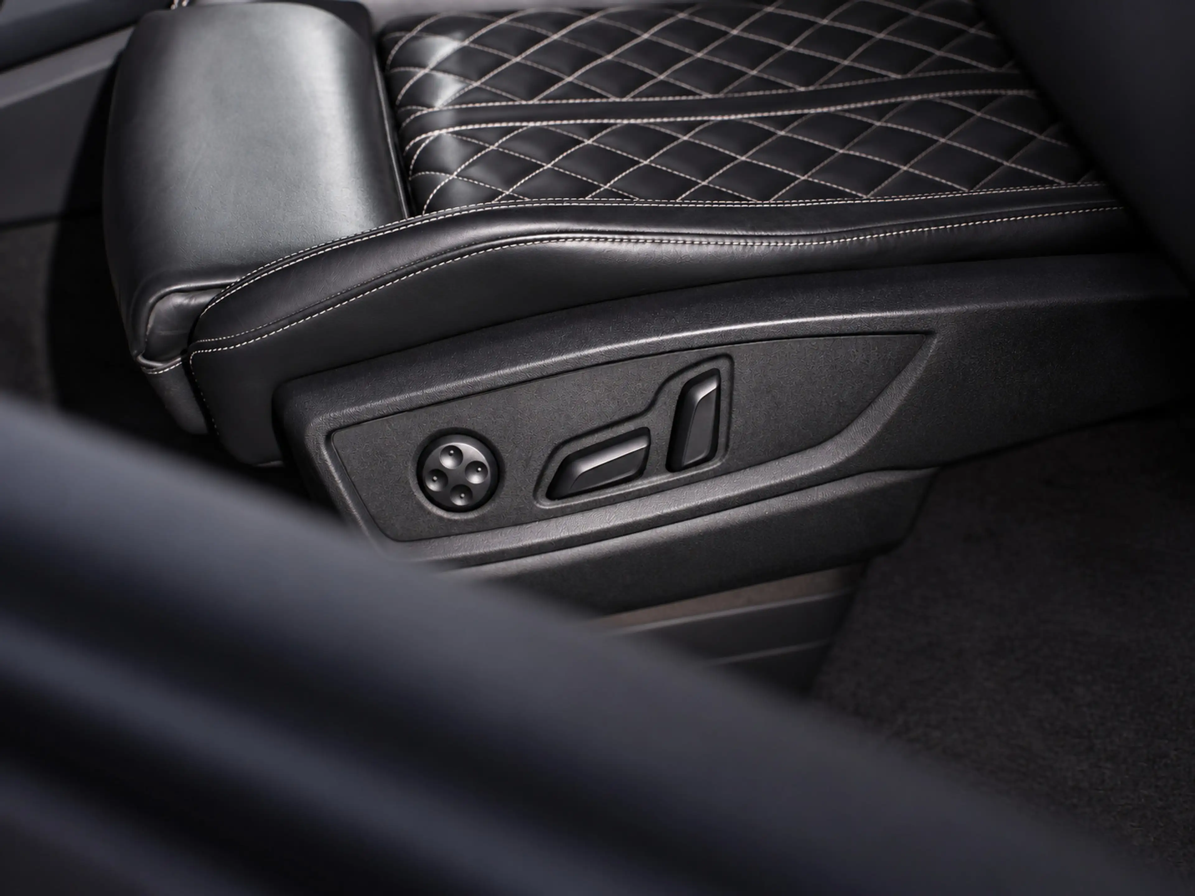 Audi SQ5 3.0 TFSI Quattro Pro Plus|PANO|360|HUD|ACC|LUCHTV. — photo 14