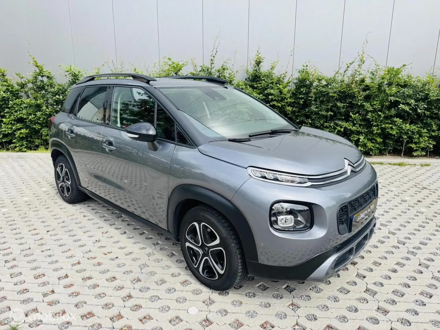 Citroen C3 Aircross 1.2 PureTech S&S Shine Pano Nw Riem Grijs - 2