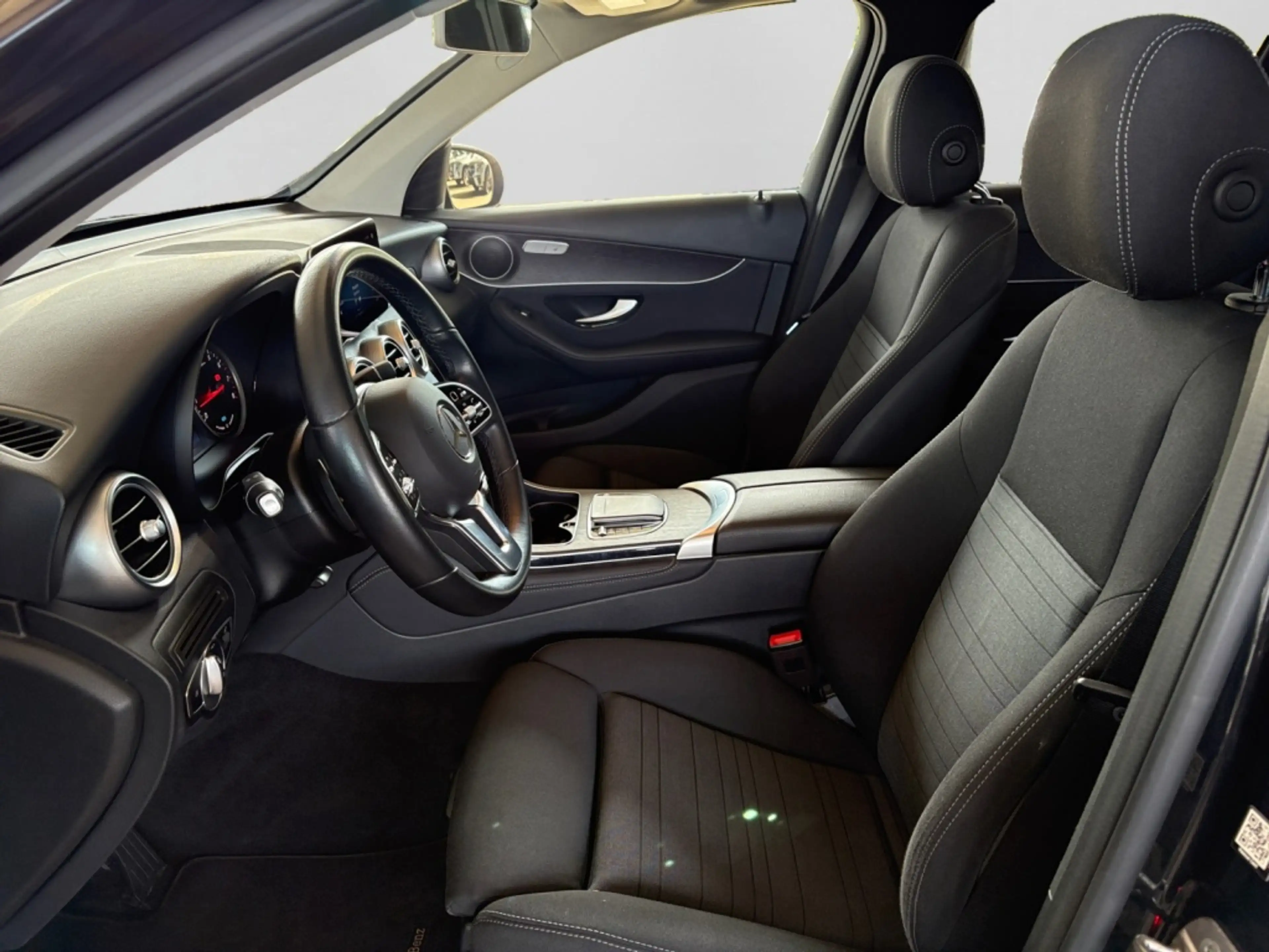Mercedes-Benz GLC 200 4M NIGHT|LED|TEMP|PDC|PANO|AHK|SHZ|NAVI — photo 10