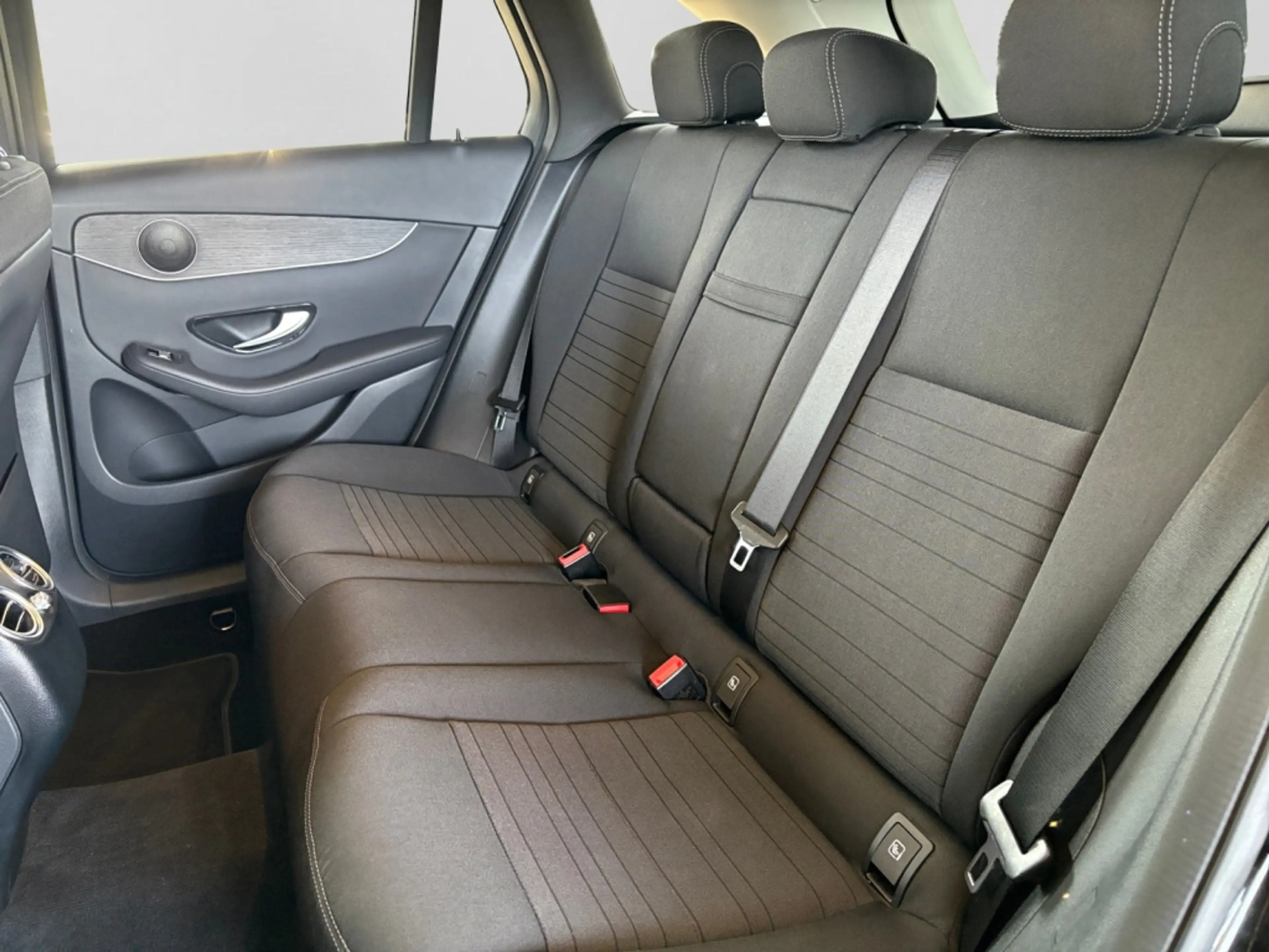Mercedes-Benz GLC 200 4M NIGHT|LED|TEMP|PDC|PANO|AHK|SHZ|NAVI — photo 14