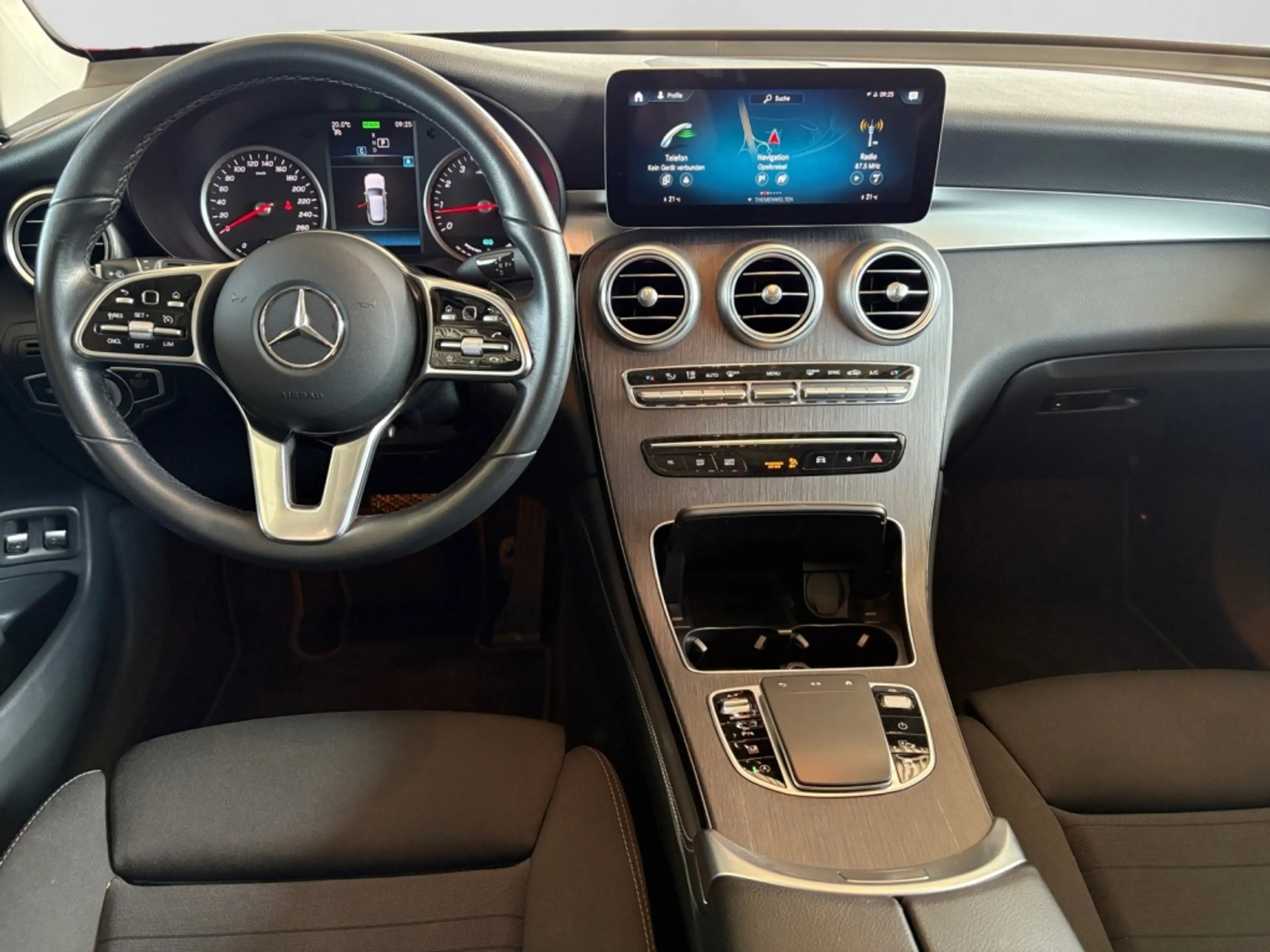 Mercedes-Benz GLC 200 4M NIGHT|LED|TEMP|PDC|PANO|AHK|SHZ|NAVI — photo 11