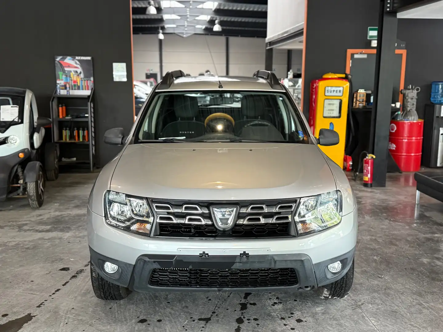Dacia Duster Duster 1.5 dCi 4x2 Laureate// 12 MOIS DE GARANTIE Gris - 2