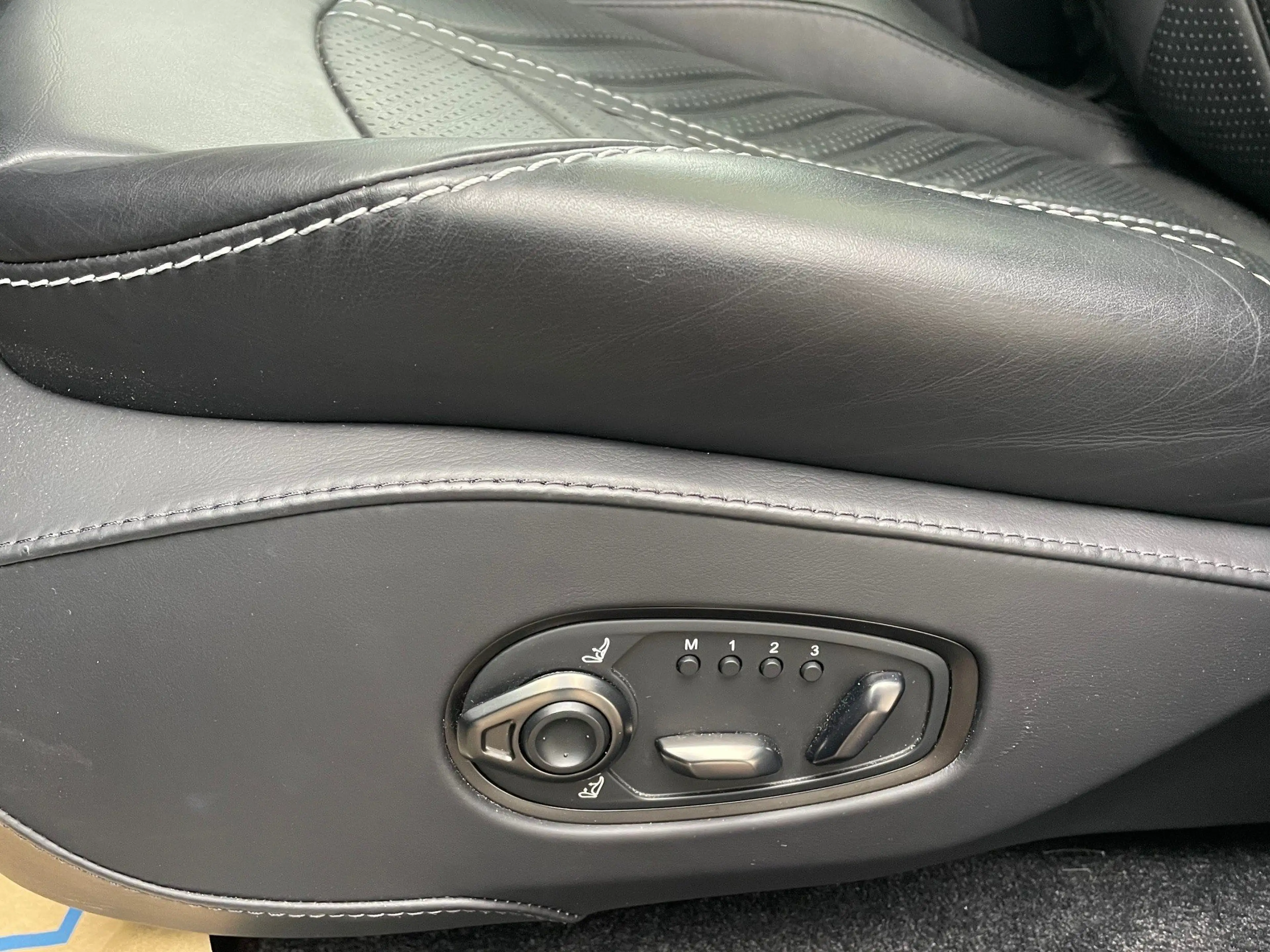 Aston Martin DBX DBX707*Carbon Paket*neuwertig* — photo 12
