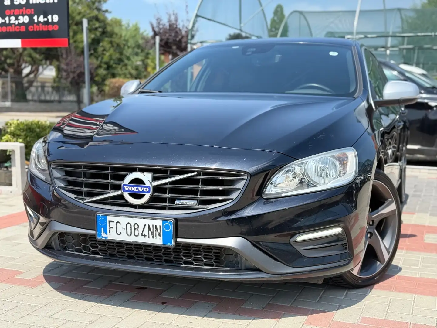 Volvo V60 D4 Geartronic R-design Nero - 1