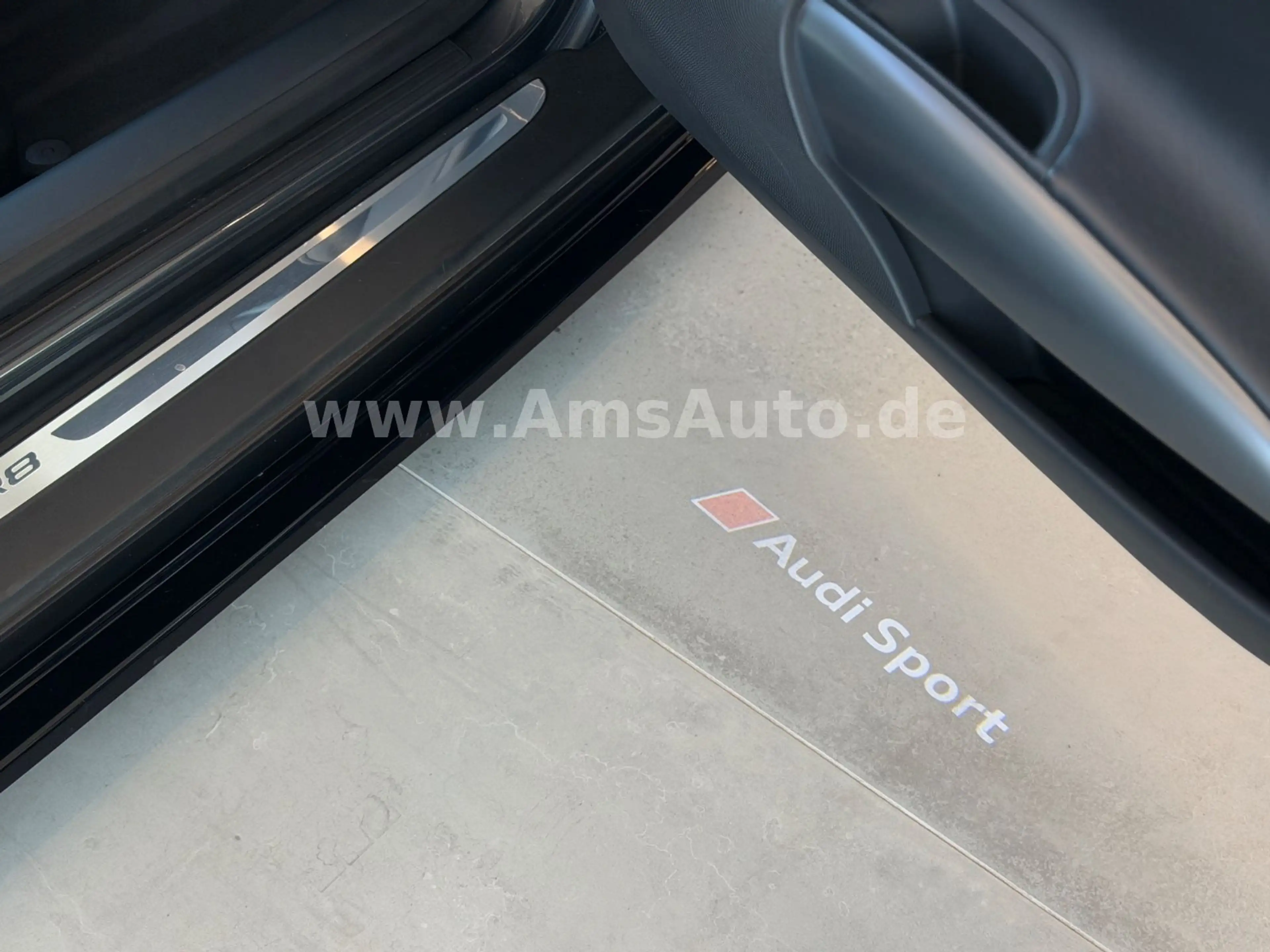Audi R8 Coupe 4.2 FSI quattro Deutsches Fahrzeug B&O — photo 10