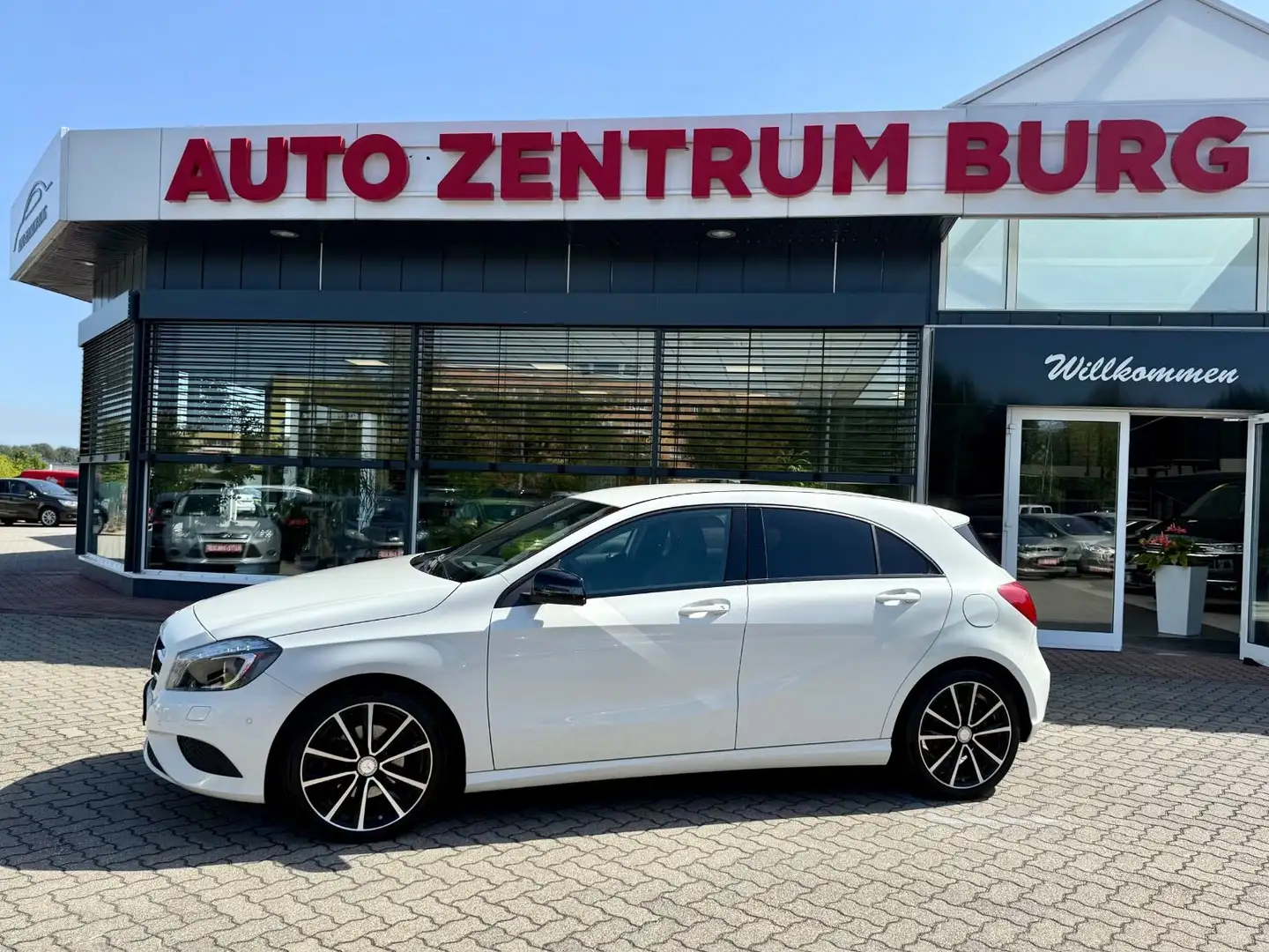 Mercedes-Benz A 180 2Style SHZ NAV XENON NIGHT-PAKET Scheckhe Weiß - 1