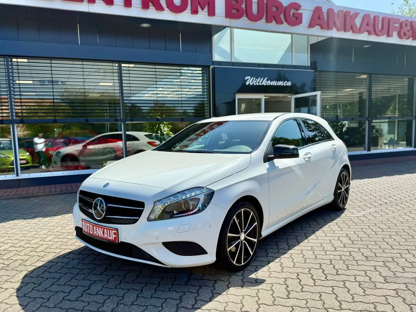 Mercedes-Benz A 180 2Style SHZ NAV XENON NIGHT-PAKET Scheckhe Weiß - 2