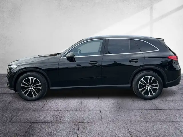 Mercedes-Benz GLC 200 d 4MATIC AVANTGARDE LED AHV RKam Distr Ansicht 3