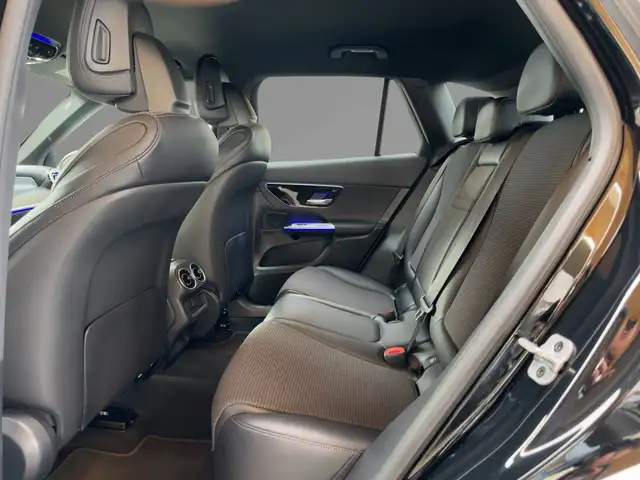 Mercedes-Benz GLC 200 d 4MATIC AVANTGARDE LED AHV RKam Distr Ansicht 9