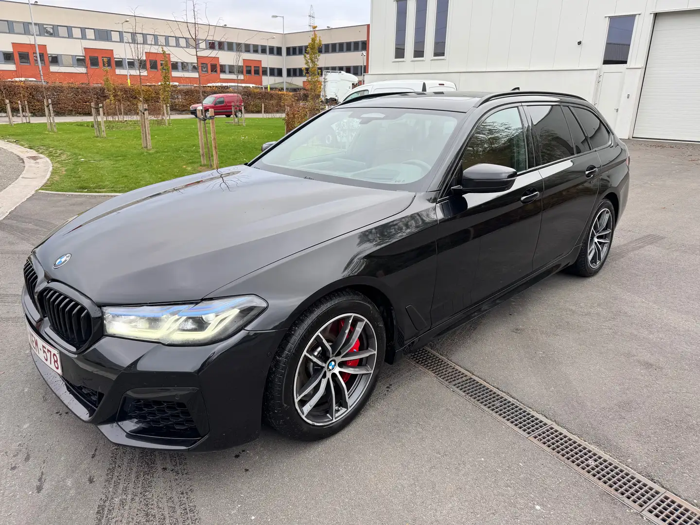 BMW 540 540d xDrive Touring Aut. M Sport Edition Zwart - 2