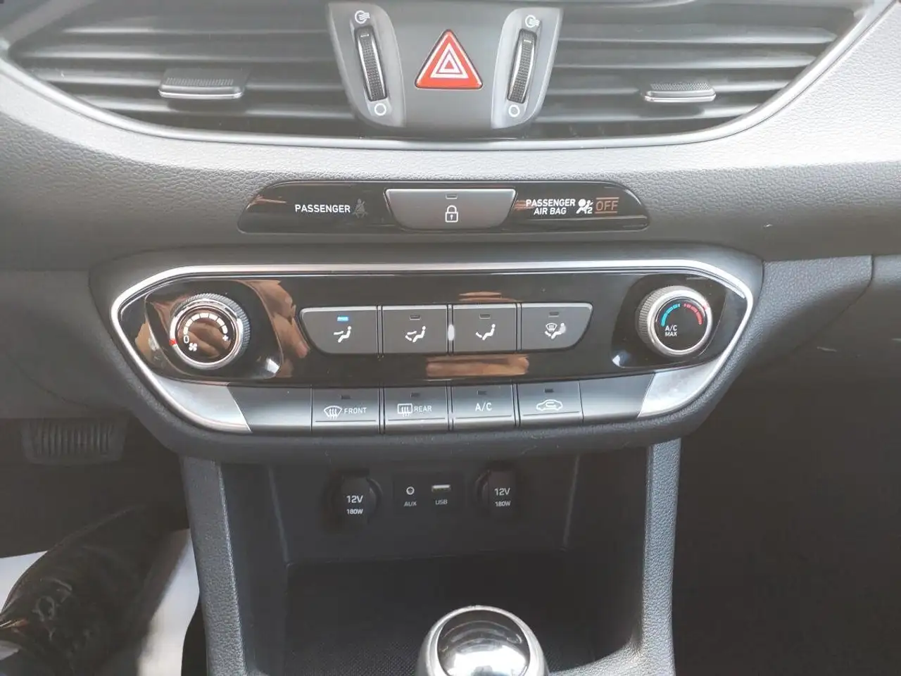 Hyundai ELANTRA снимка Hyundai ELANTRA