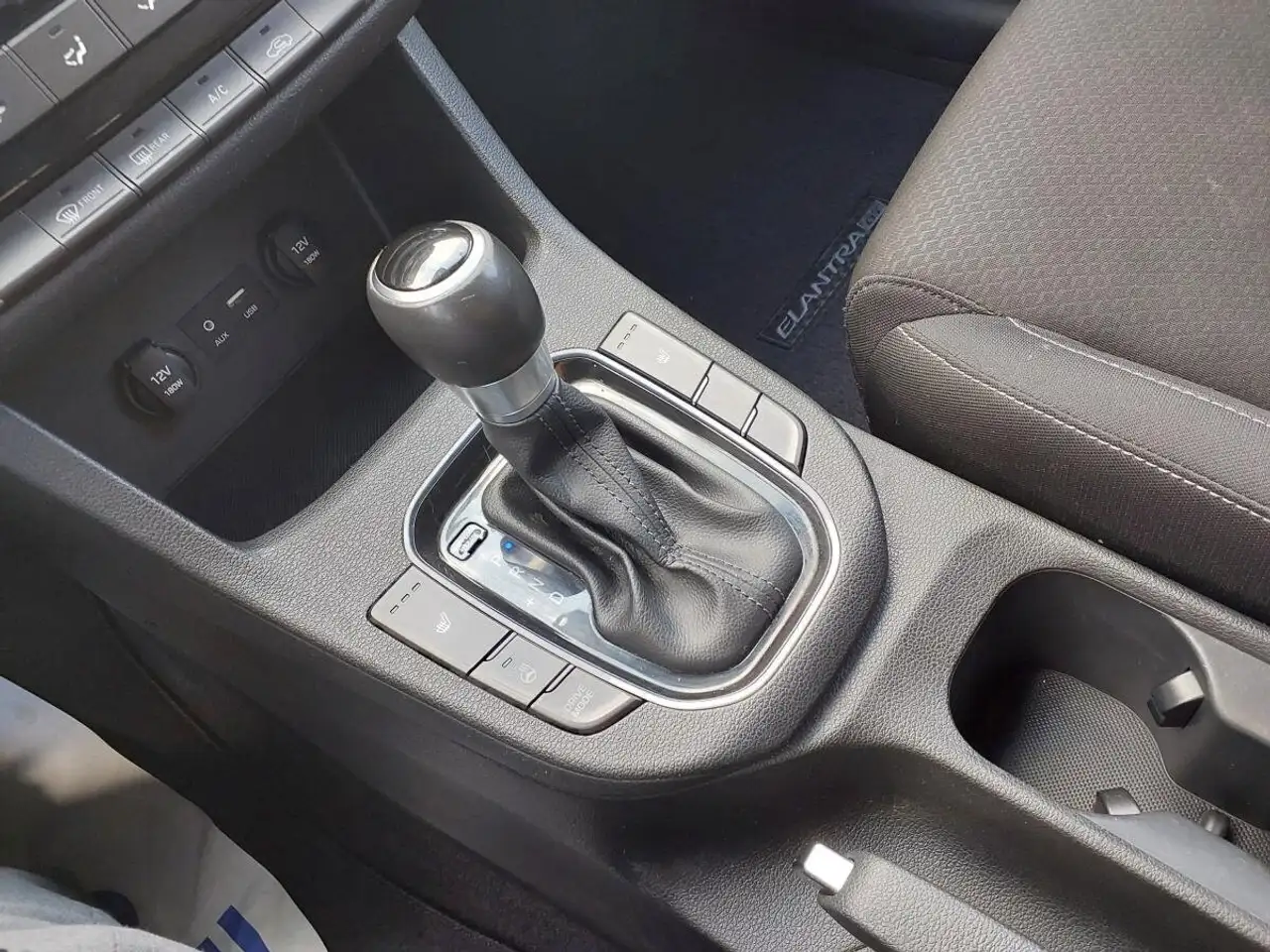 Hyundai ELANTRA снимка Hyundai ELANTRA