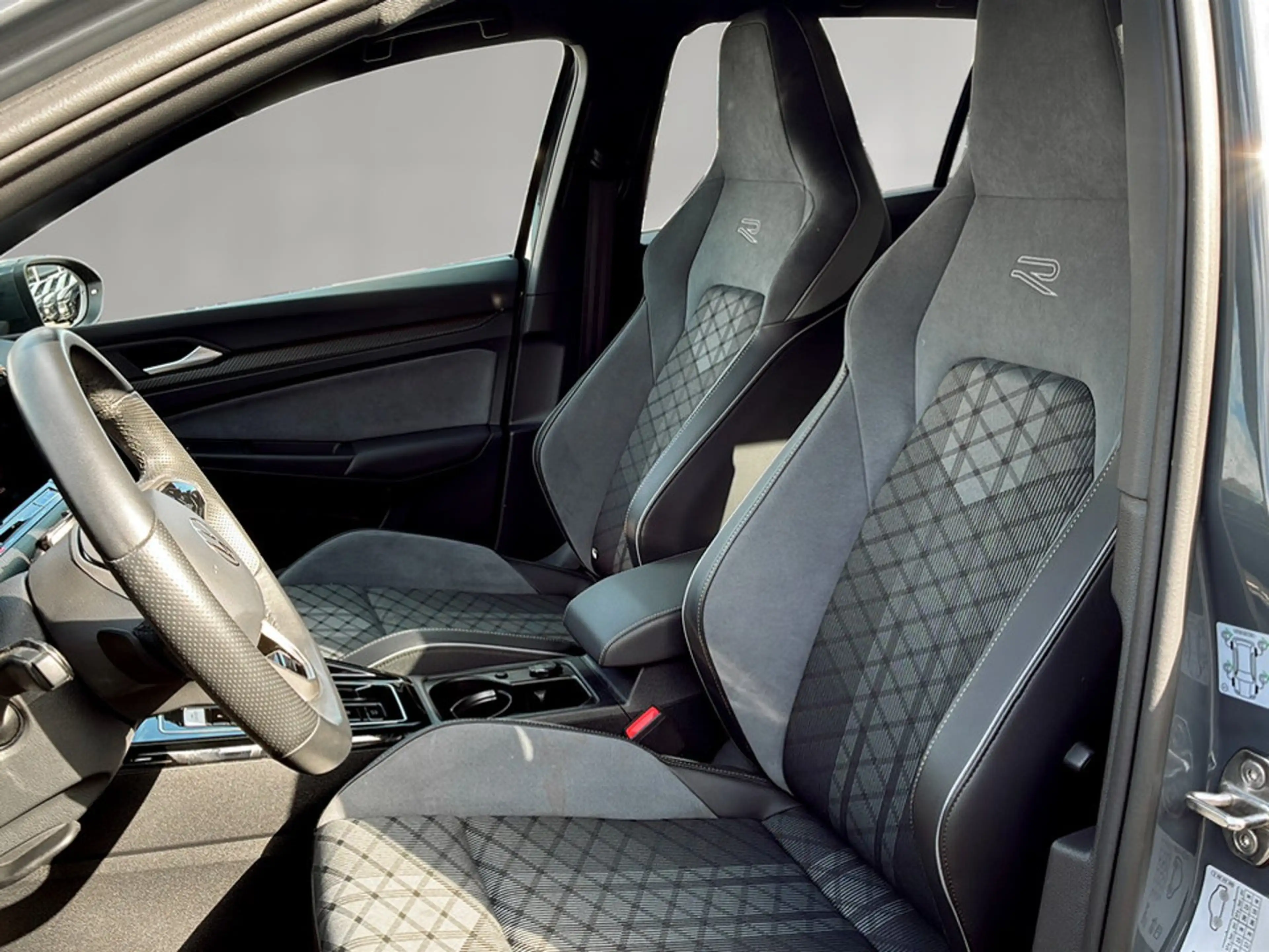 Volkswagen Golf R R-Line mHEV TSI DSG — photo 8