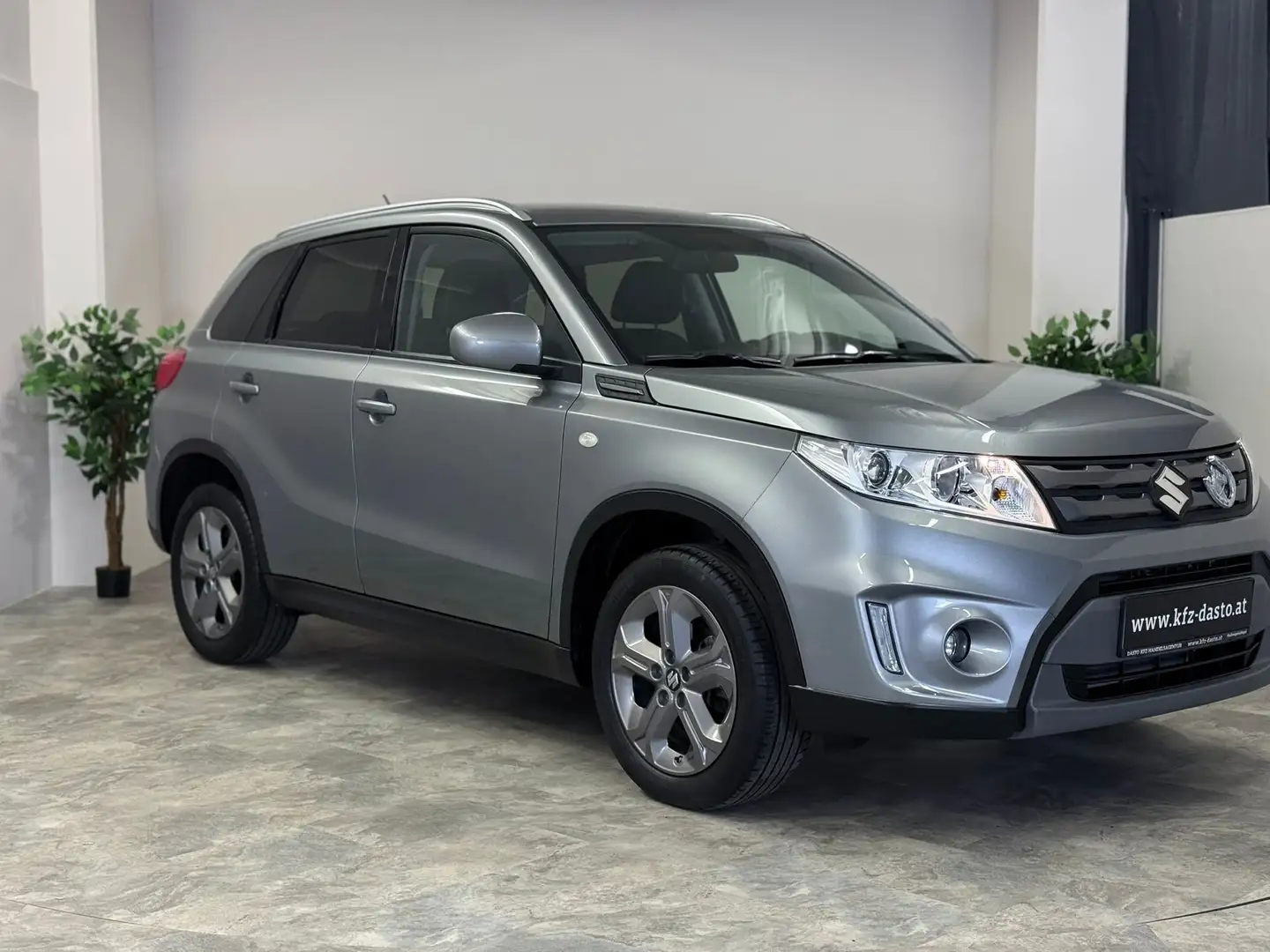 Suzuki Vitara 1,6 VVT GL Shine /// ERSTBESITZ /// Grau - 2