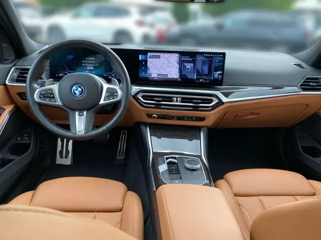 BMW 3 Series view 10