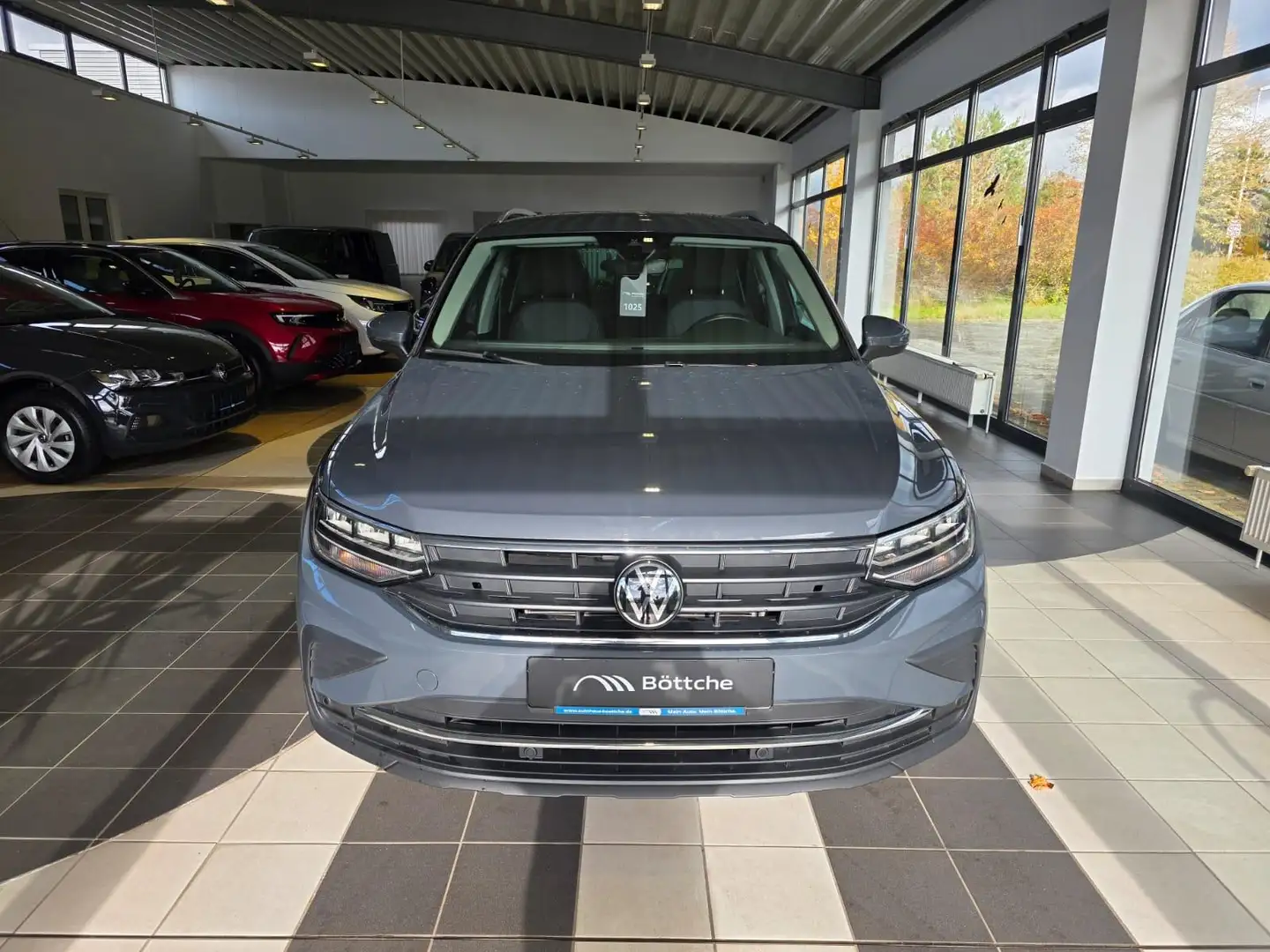 Volkswagen Tiguan Move 1.5 TSI ACT Android PDC Navi SHZ Grau - 2