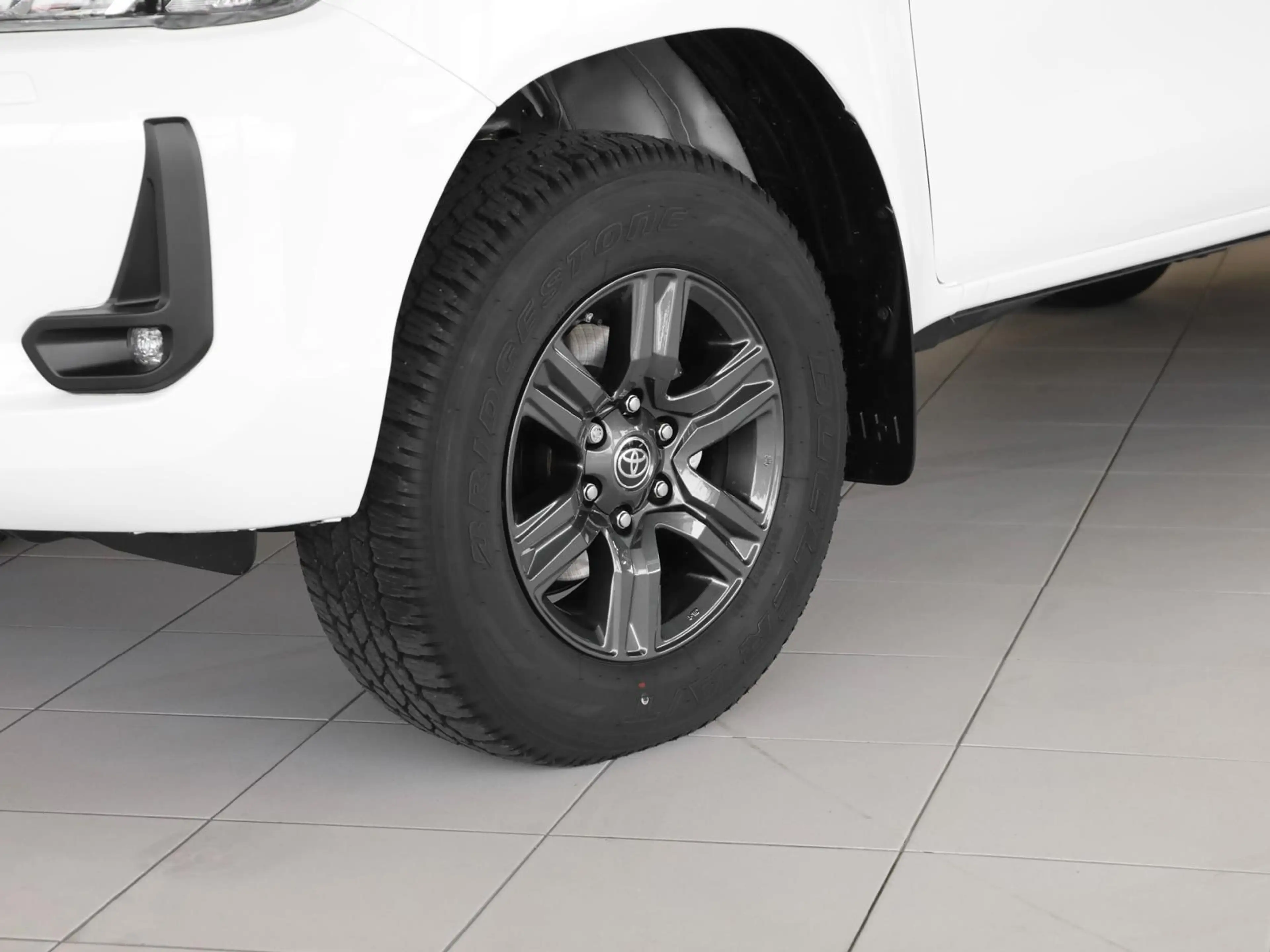 Toyota Hilux 2.8 MHEV Double Cab Comfort 4x4 8-fach AHK — photo 10