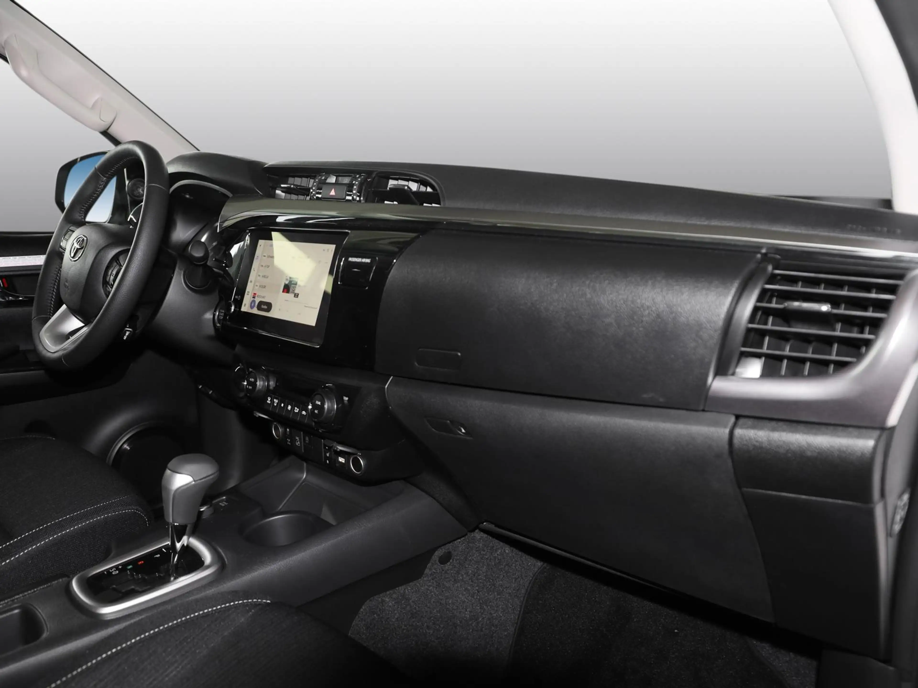 Toyota Hilux 2.8 MHEV Double Cab Comfort 4x4 8-fach AHK — photo 8