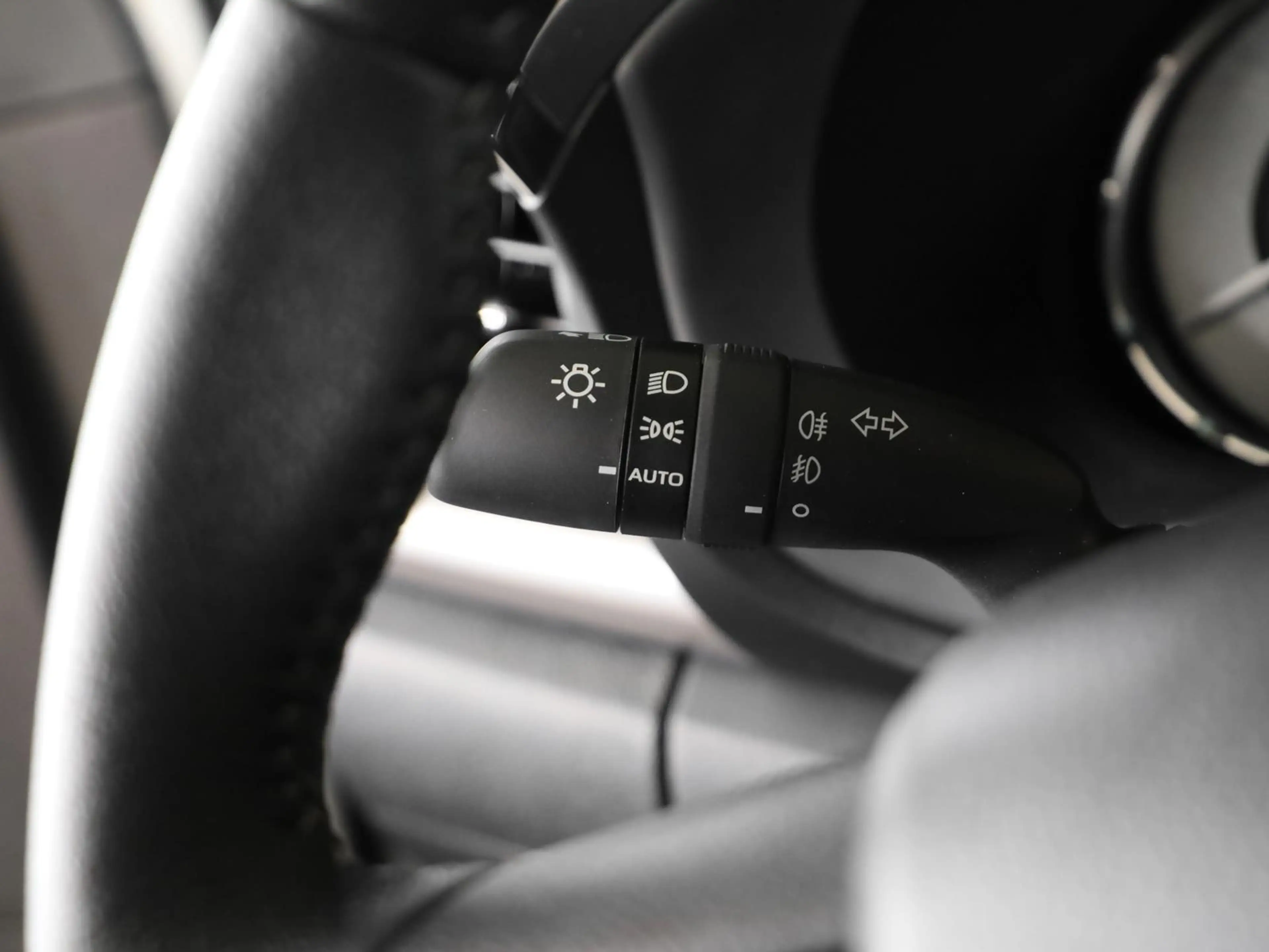 Toyota Hilux 2.8 MHEV Double Cab Comfort 4x4 8-fach AHK — photo 15