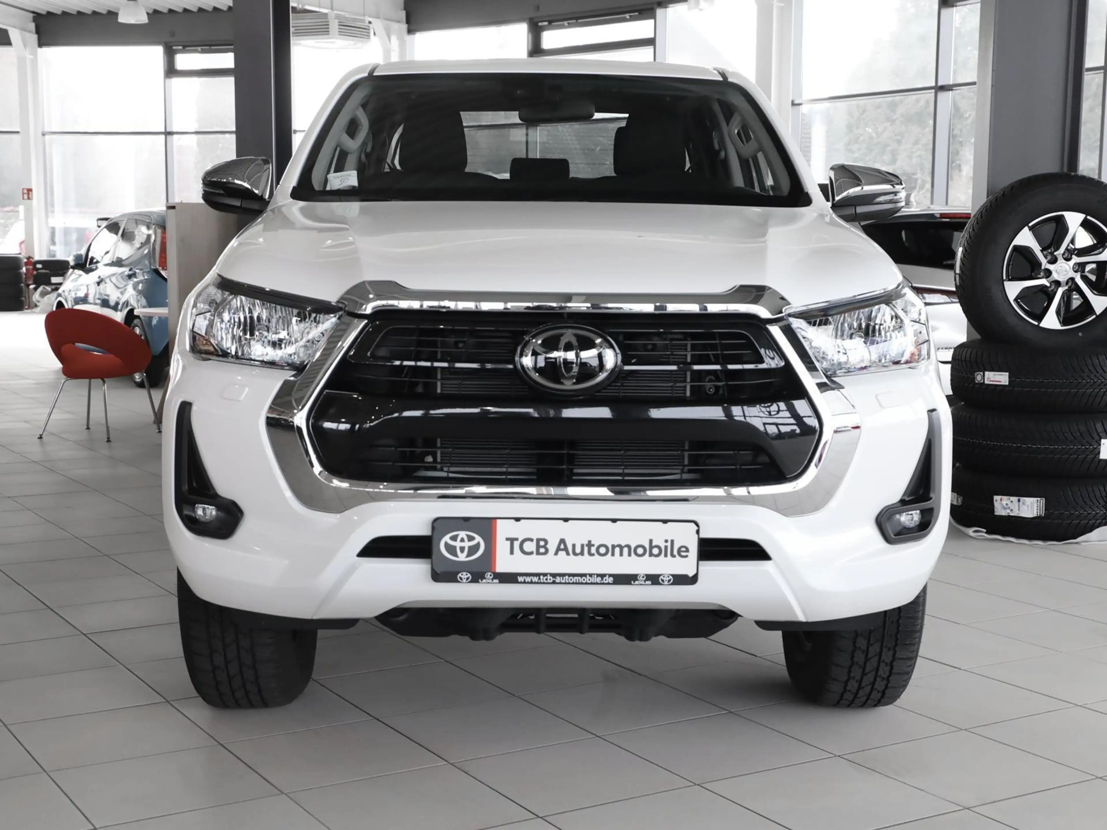 Toyota Hilux 2.8 MHEV Double Cab Comfort 4x4 8-fach AHK — photo 4