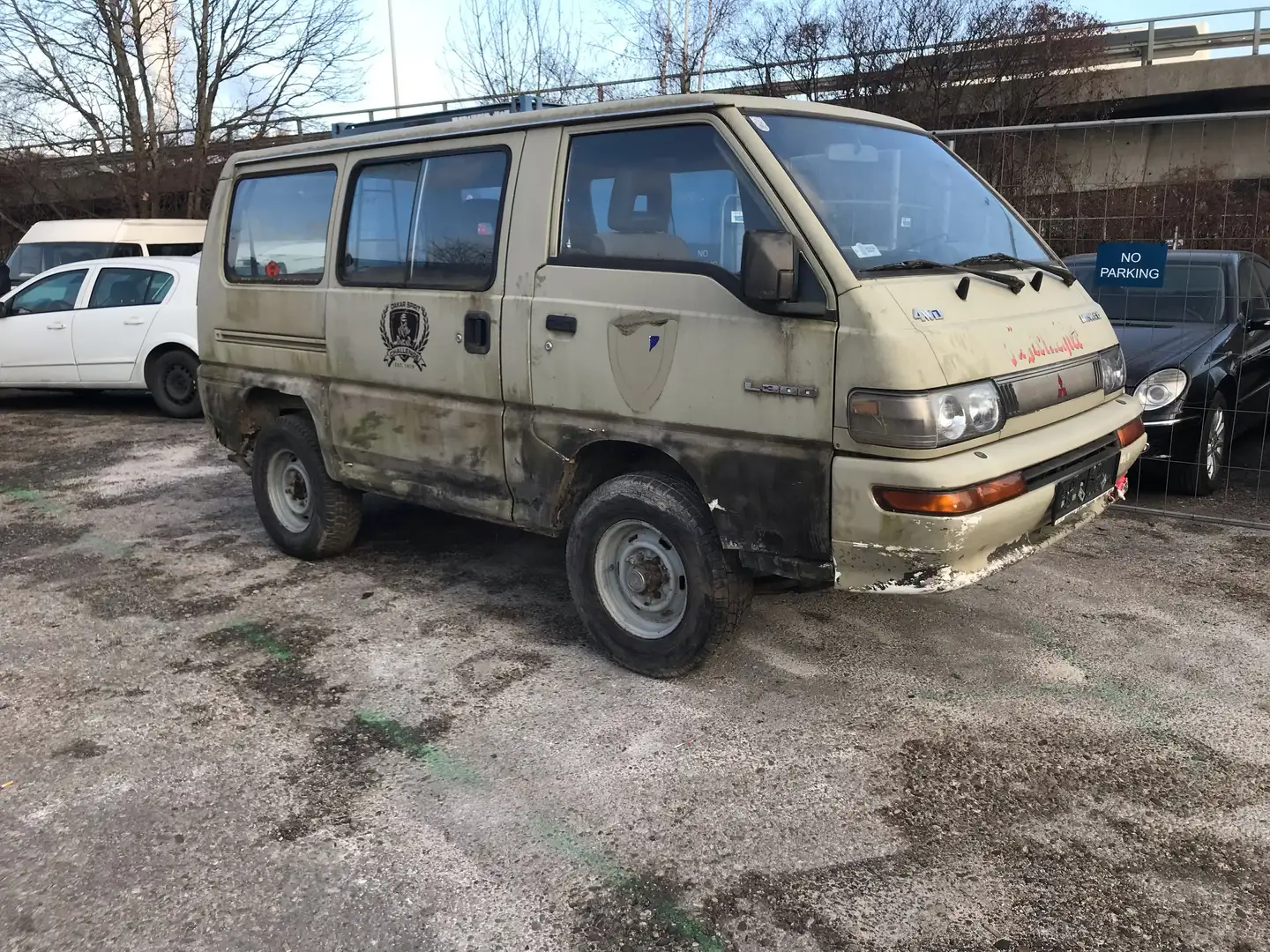 Mitsubishi L300 L 300 Bus 4WD TD - 1