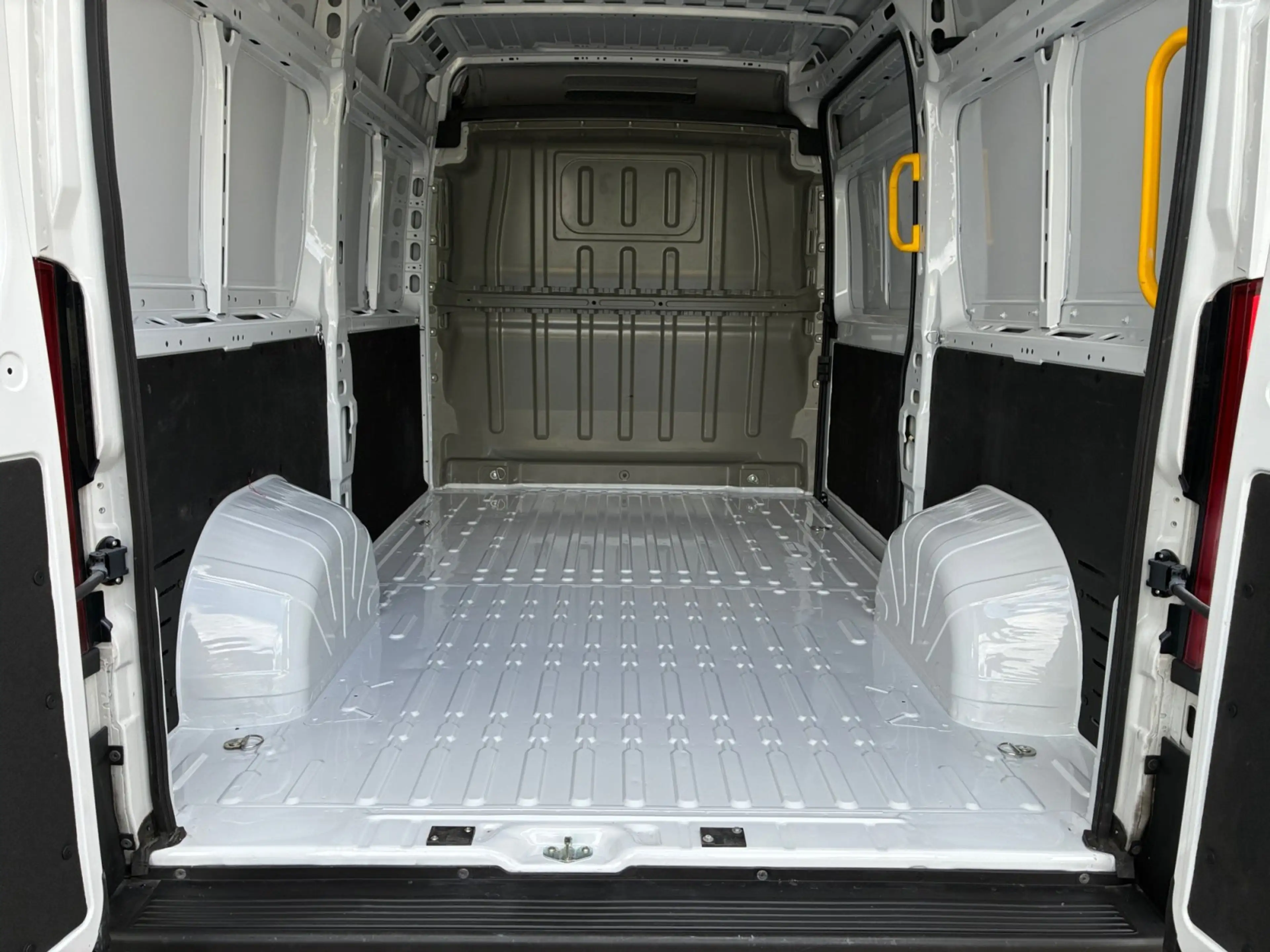 Opel Movano L2H2 3.5t Navi Klima 3.5 Tonnen zGG. — photo 14