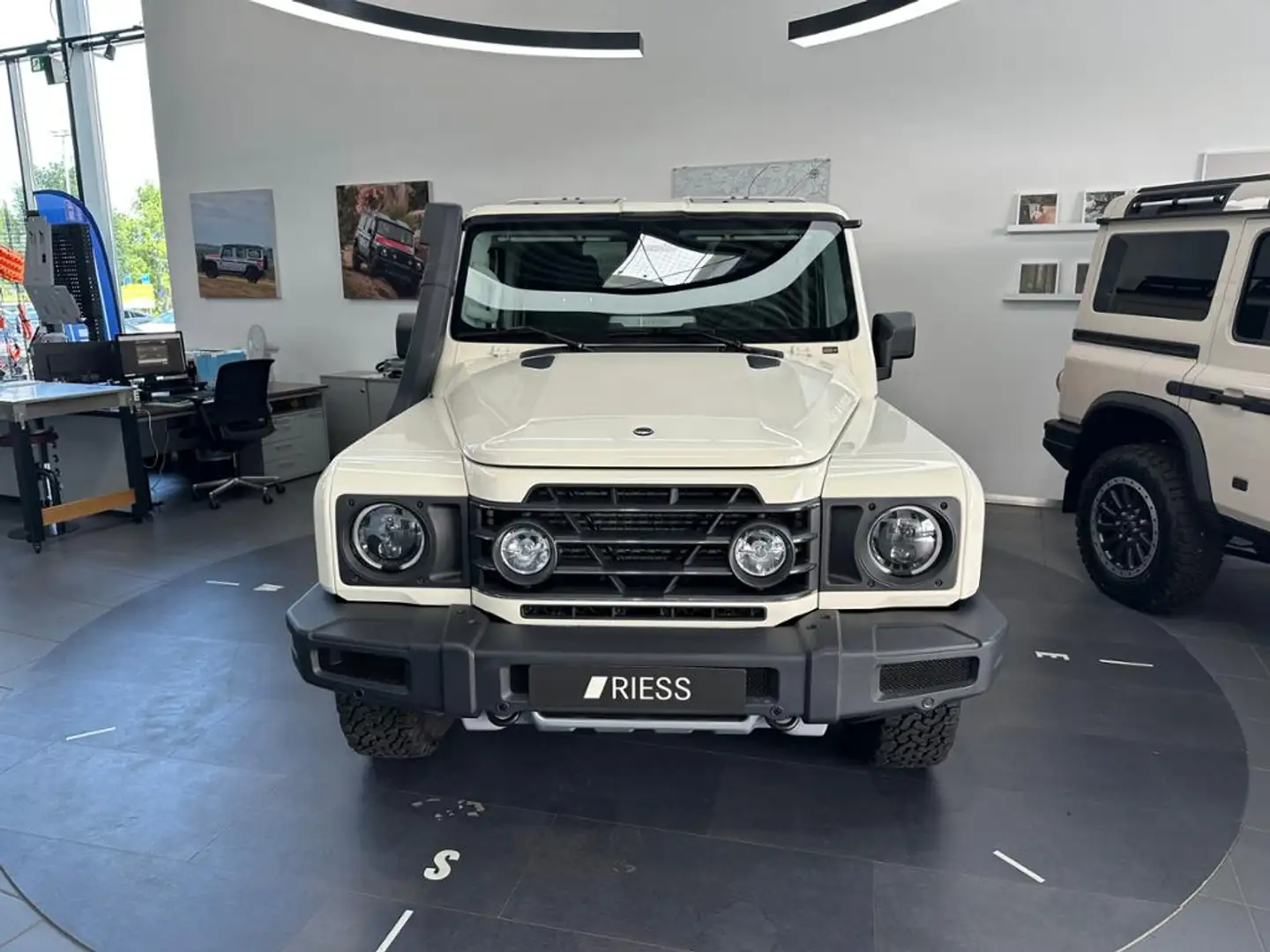 Ineos Grenadier Station Wagon Trialmaster Edition KAM Weiß - 2