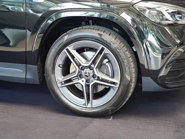 Mercedes-Benz Gla view 2