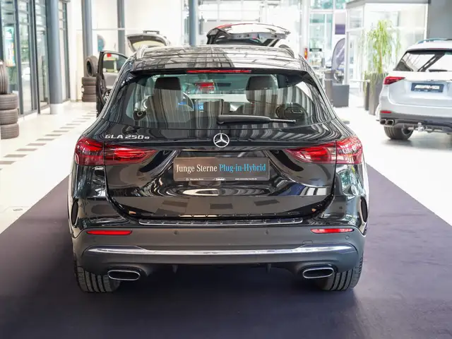Mercedes-Benz Gla view 4