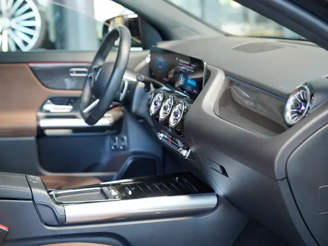 Mercedes-Benz Gla view 11