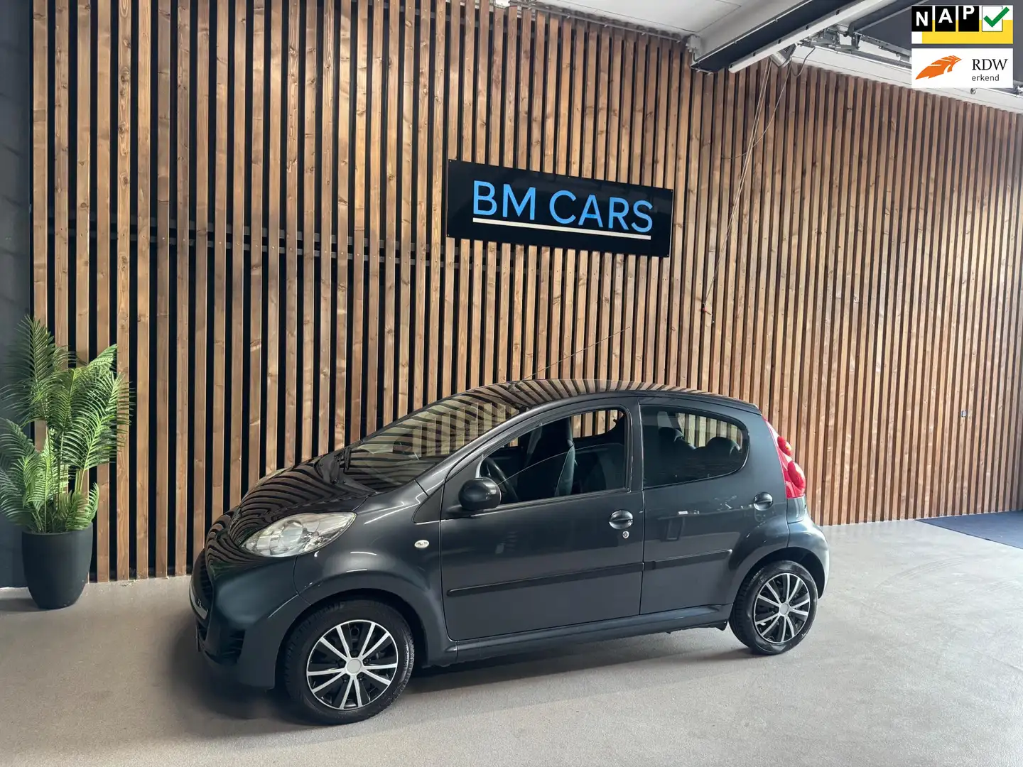 Peugeot 107 1.0-12V Urban Move Airco,Toerenteller,2e EIG Gris - 1