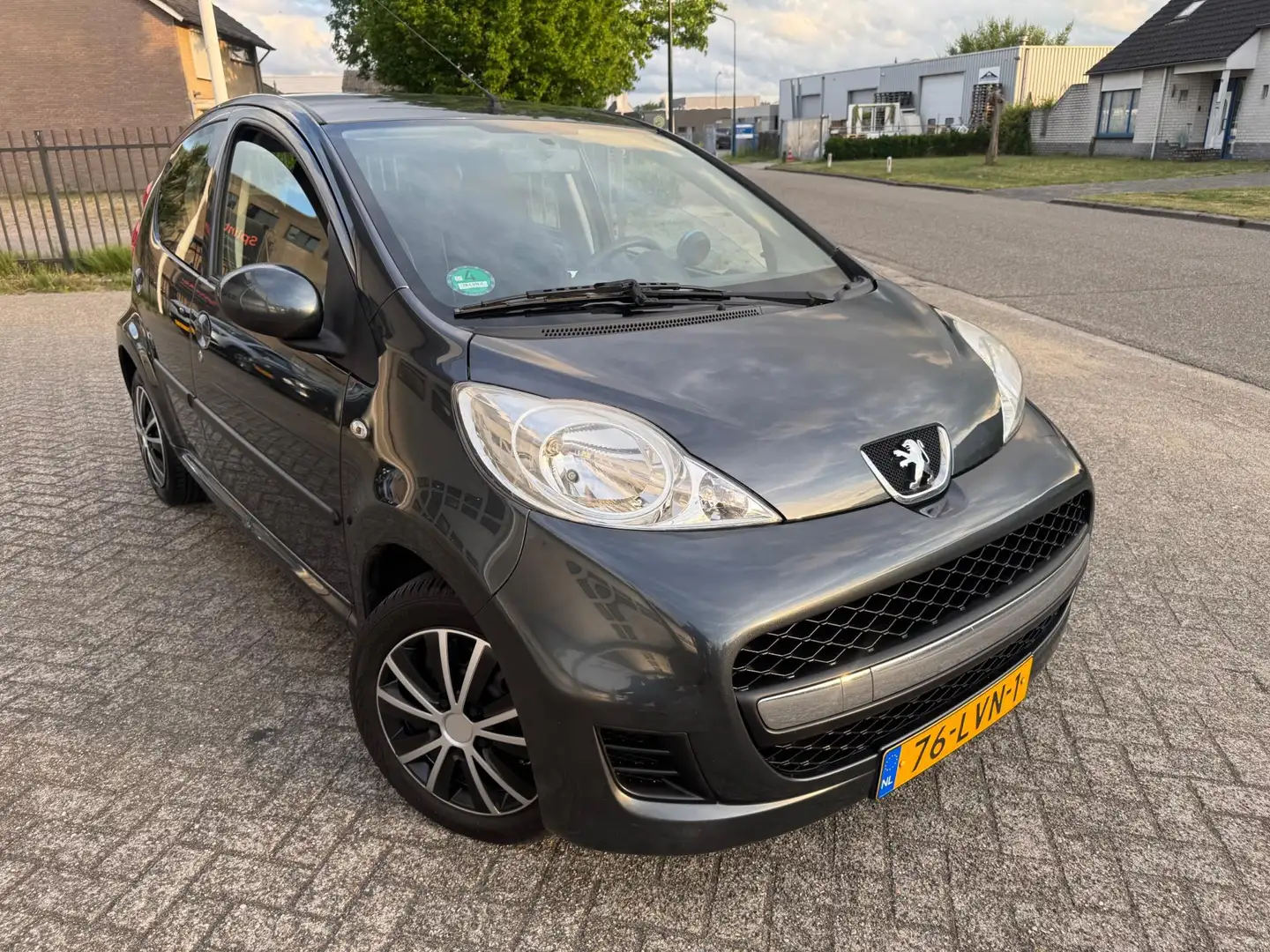 Peugeot 107 1.0-12V Urban Move Airco,Toerenteller,2e EIG Gris - 2