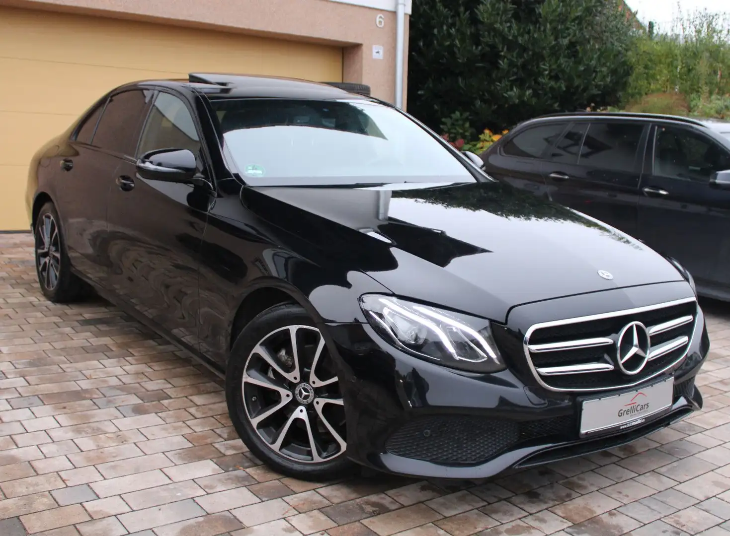 Mercedes-Benz E 200 Lim. 4Matic°LED HIGH°TOTW°SD°NIGHT°NAVI Negru - 1