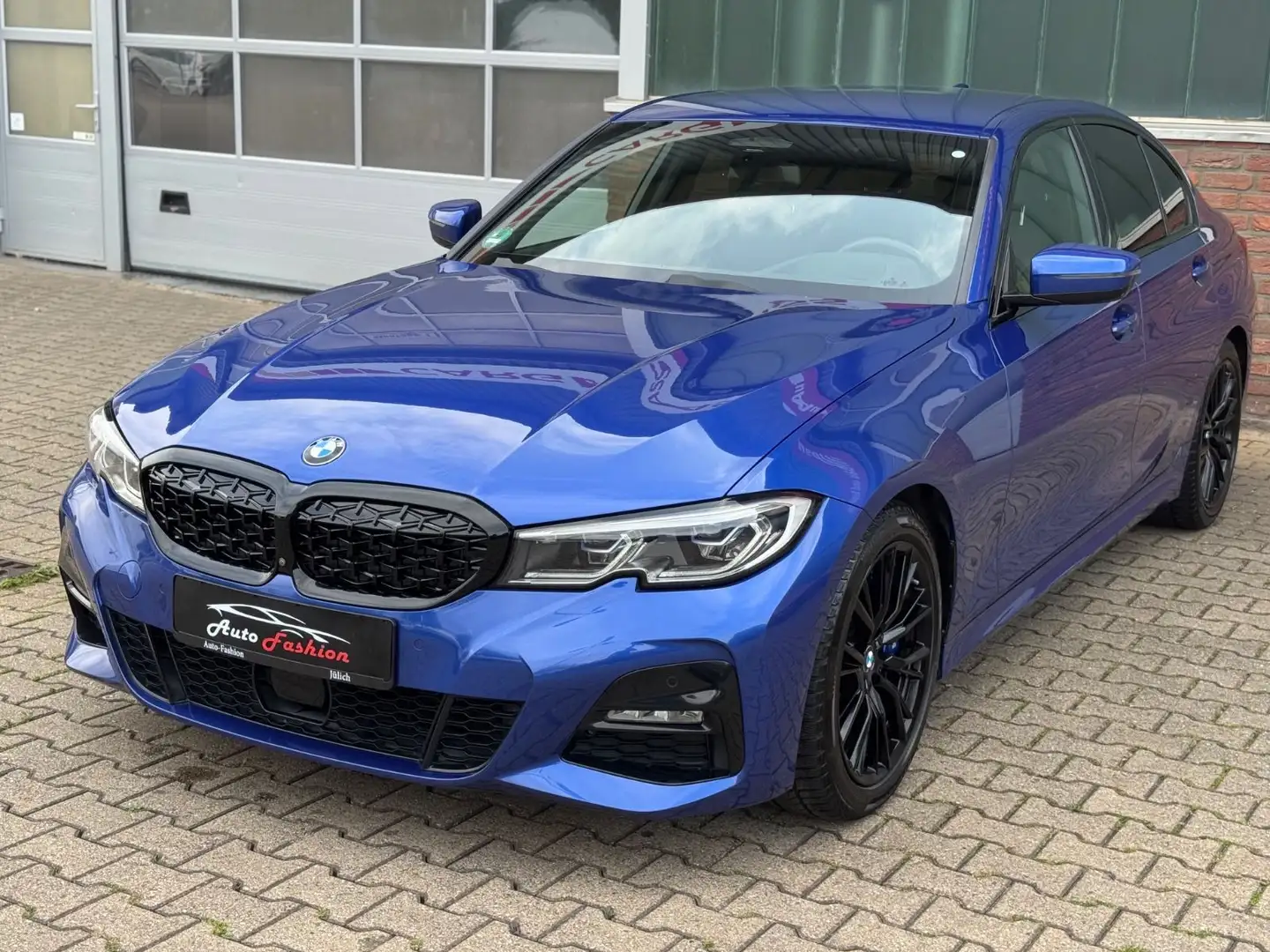 BMW 330 i M Sport M-Paket Blauw - 1