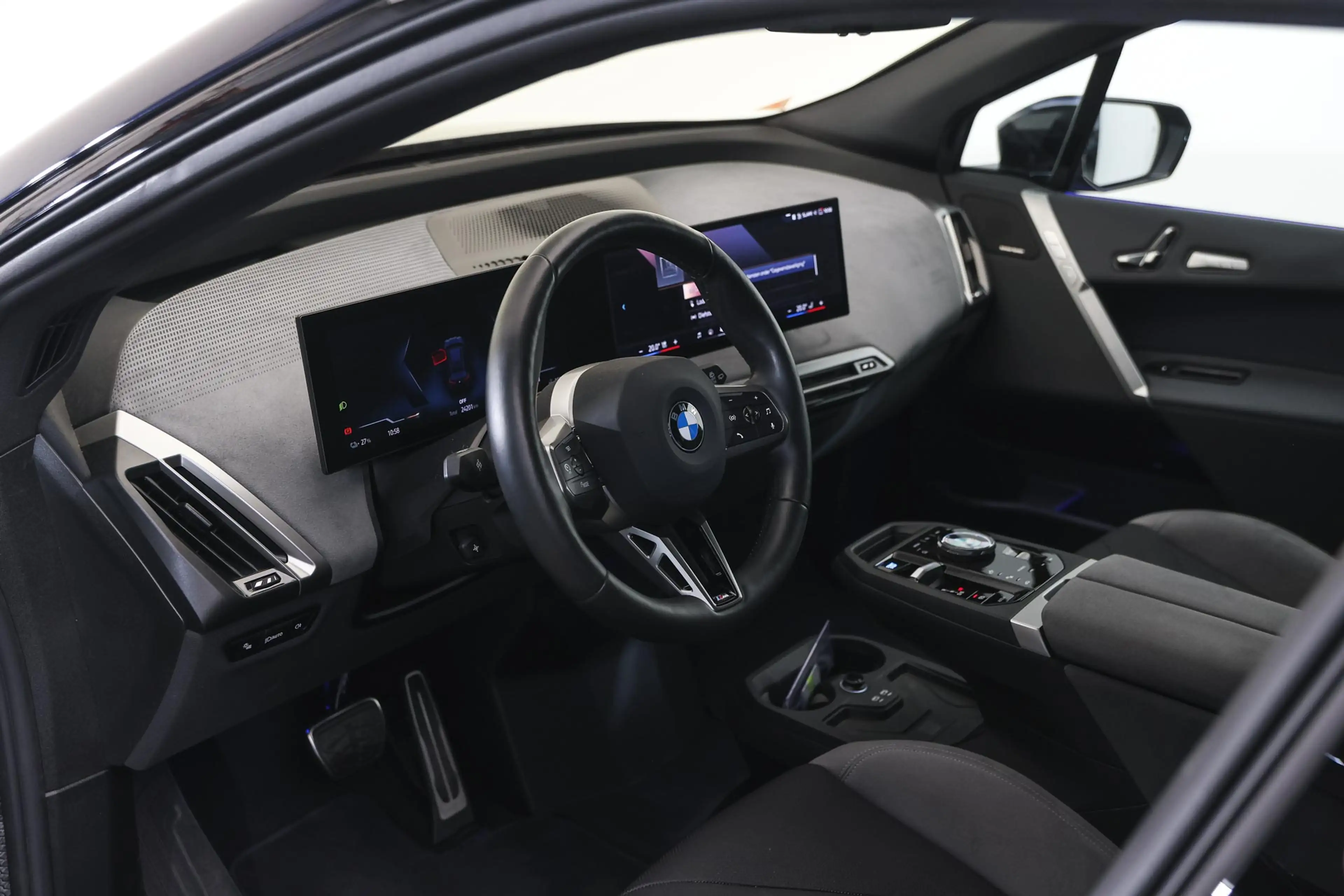 BMW iX xDrive45 M Sport / Panoramadak Sky Lounge / Trekha — photo 9