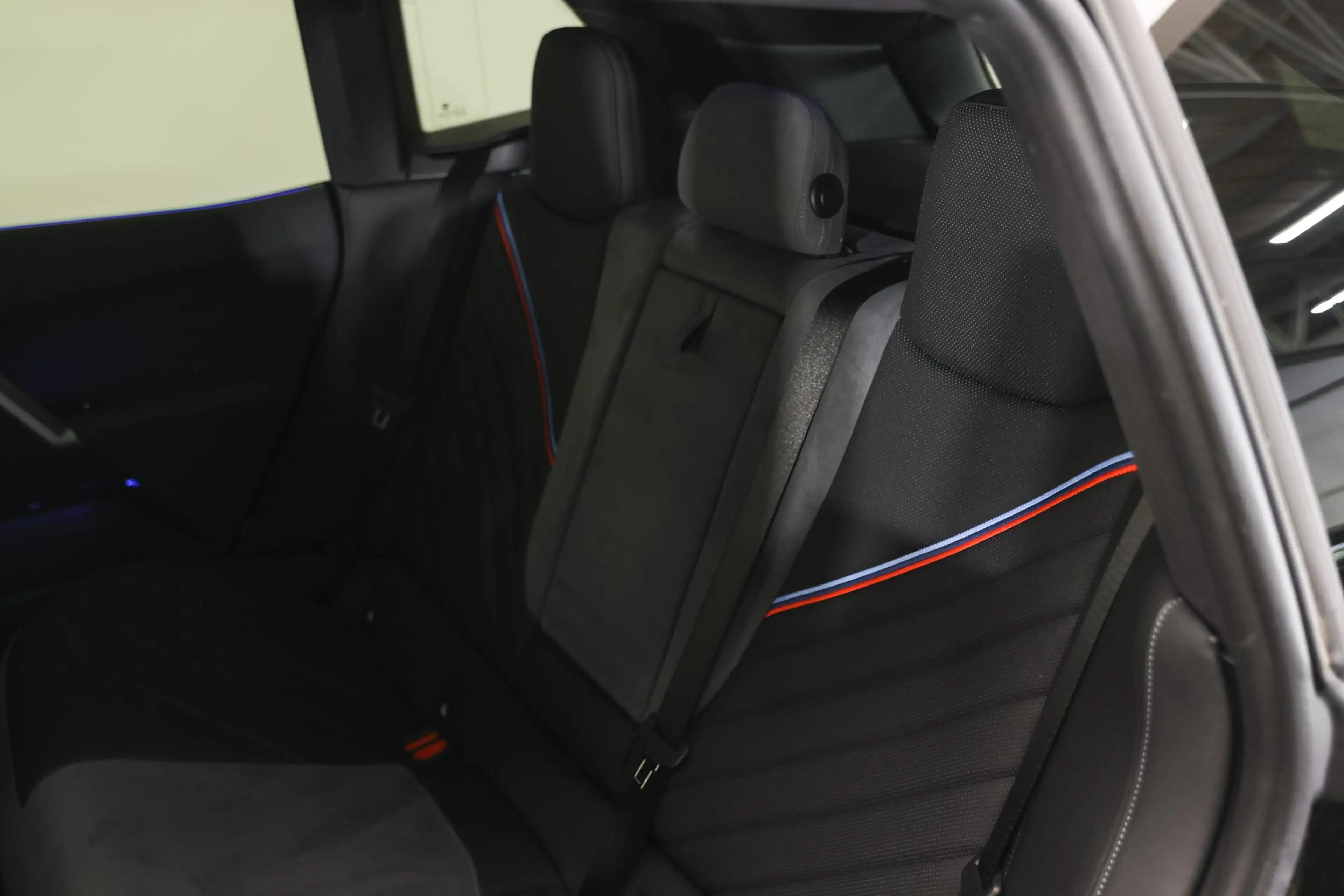 BMW iX xDrive45 M Sport / Panoramadak Sky Lounge / Trekha — photo 10