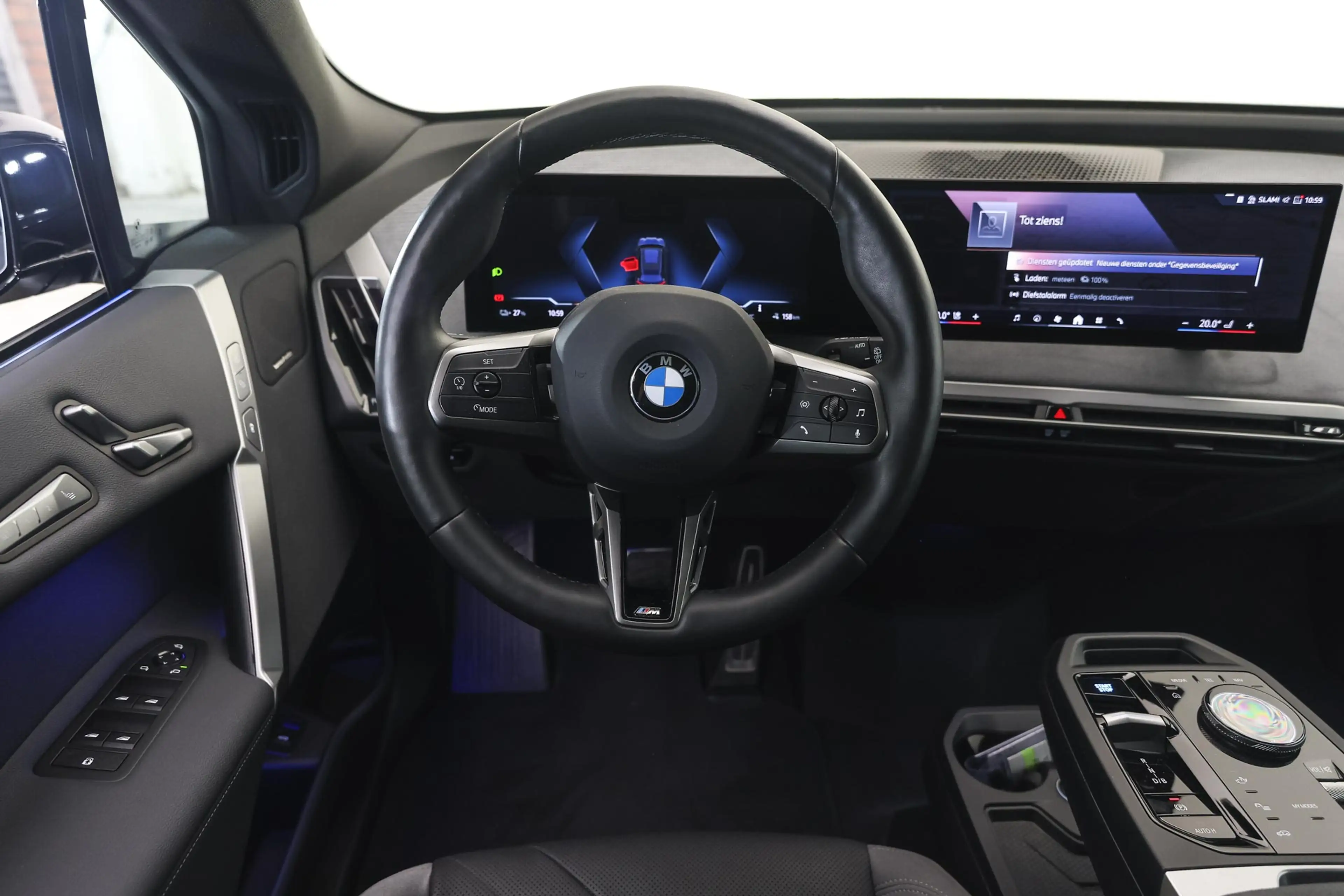 BMW iX xDrive45 M Sport / Panoramadak Sky Lounge / Trekha — photo 3