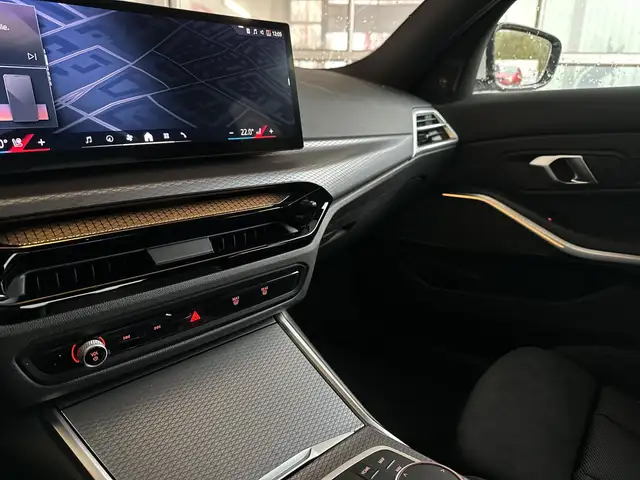 BMW 3 Series view 14