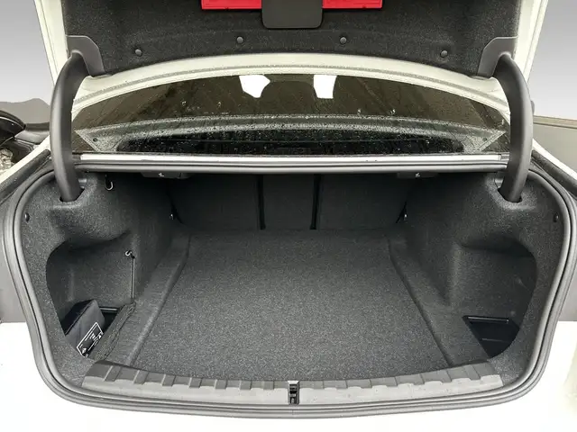 BMW 3 Series view 11