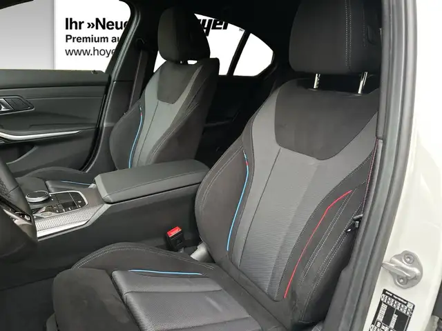 BMW 3 Series view 6