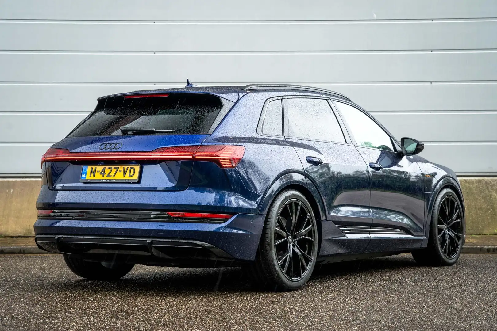 Audi e-tron 55 408pk Quattro S Edition 95 kWh | Panoramadak | Blauw - 2