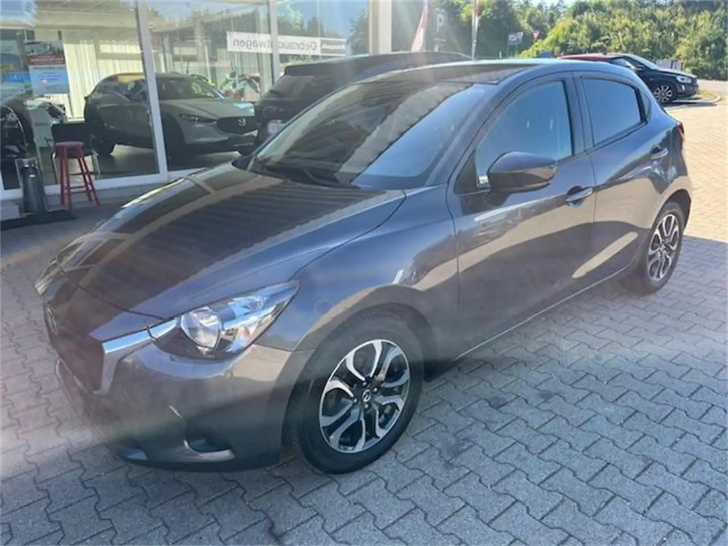 Mazda 2 G75 Takumi Grau - 1
