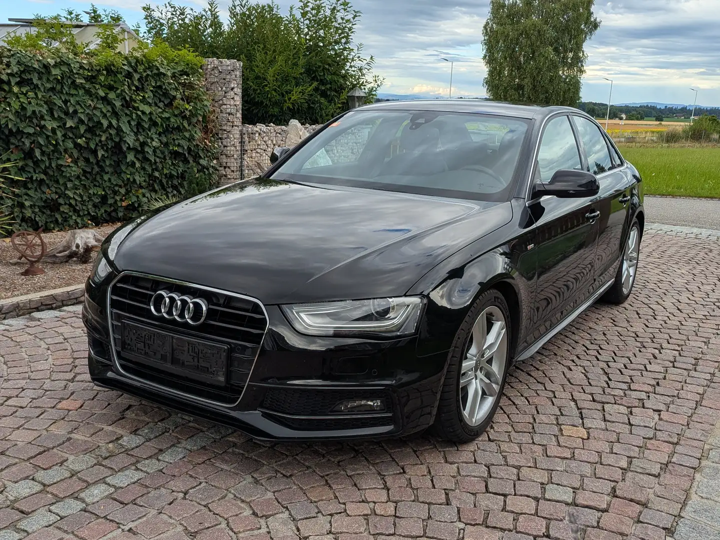 Audi A4 S-Line Limousine Schwarz - 1