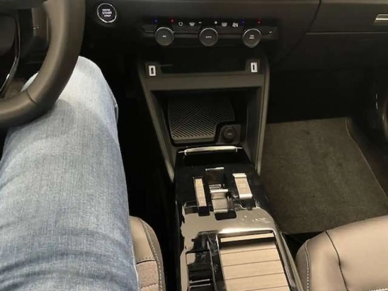 Citroen C4 e-C4 X — photo 17