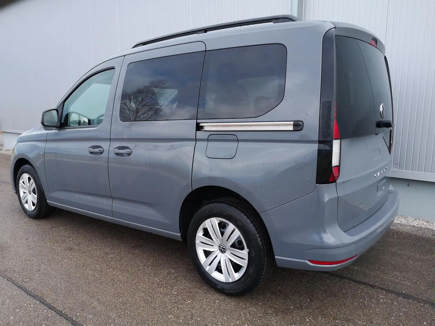 Volkswagen Caddy Family 2.0 TDI DSG APP PDC Kamera Dachr. AHK Grijs - 2